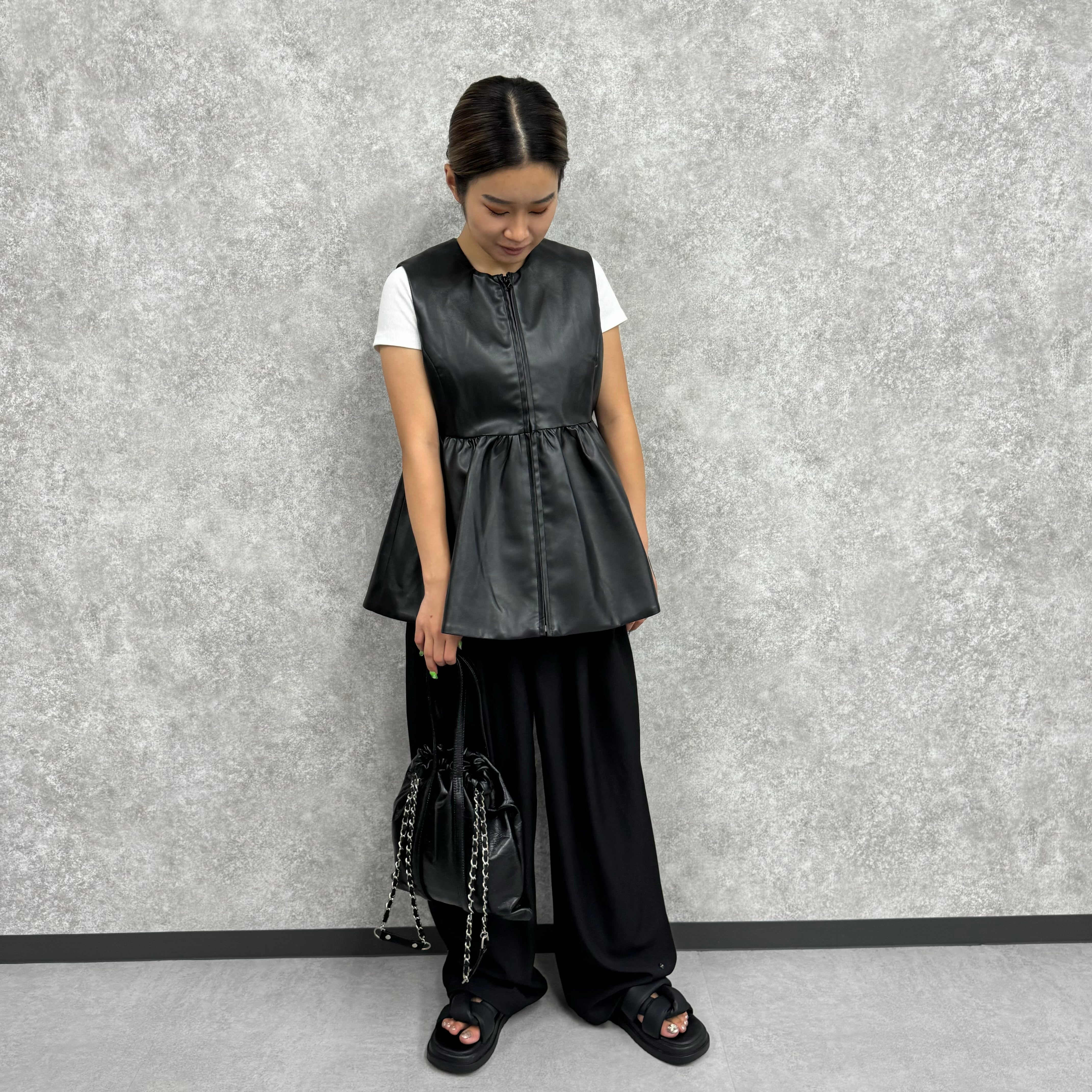 ペプラムフェイクレザーベスト ブラック ※8/20〜8/26より順次配送