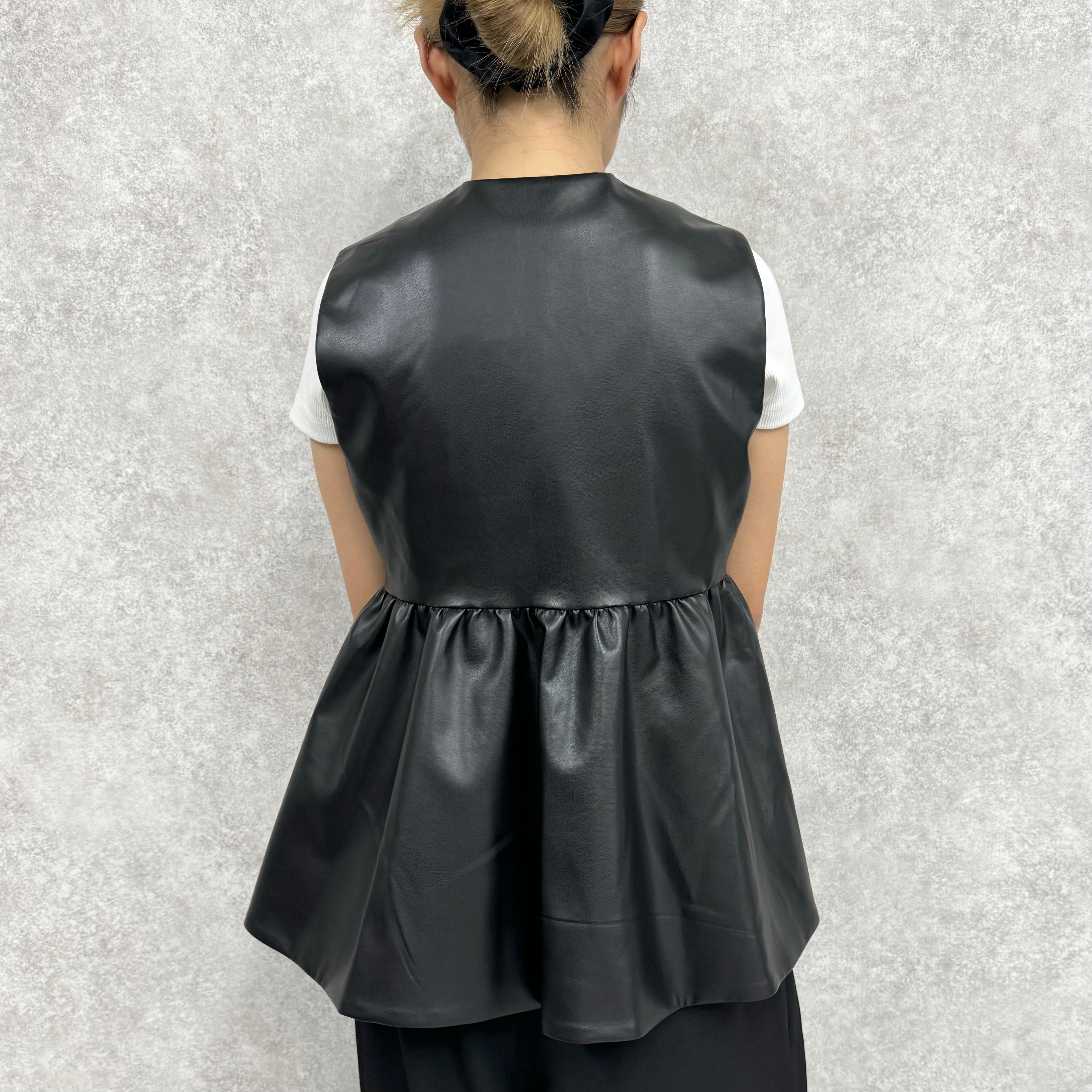 ペプラムフェイクレザーベスト ブラック ※8/20〜8/26より順次配送