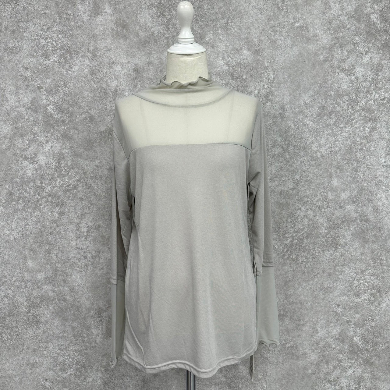 シアー切替ハイネックPO ライトグレージュ ※10/29-11/4頃より順次発送予定