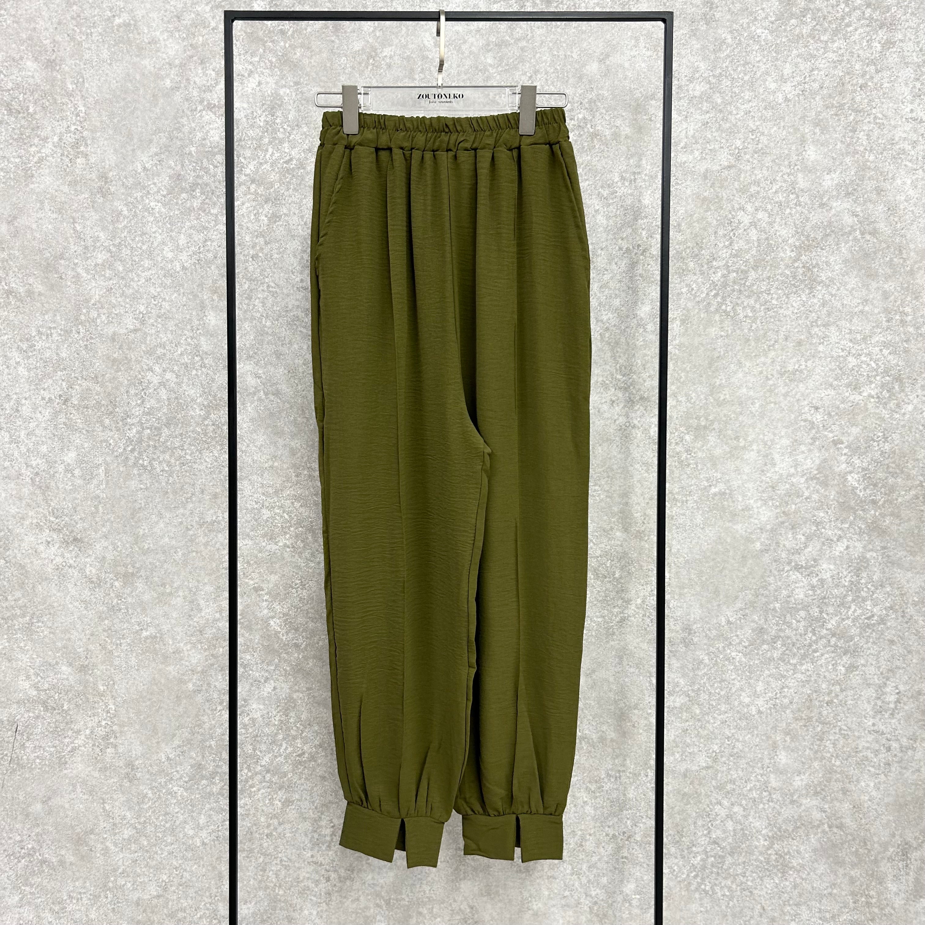 スリット入りパンツ  -カーキ- ※2/4~2/10頃より順次発送予定