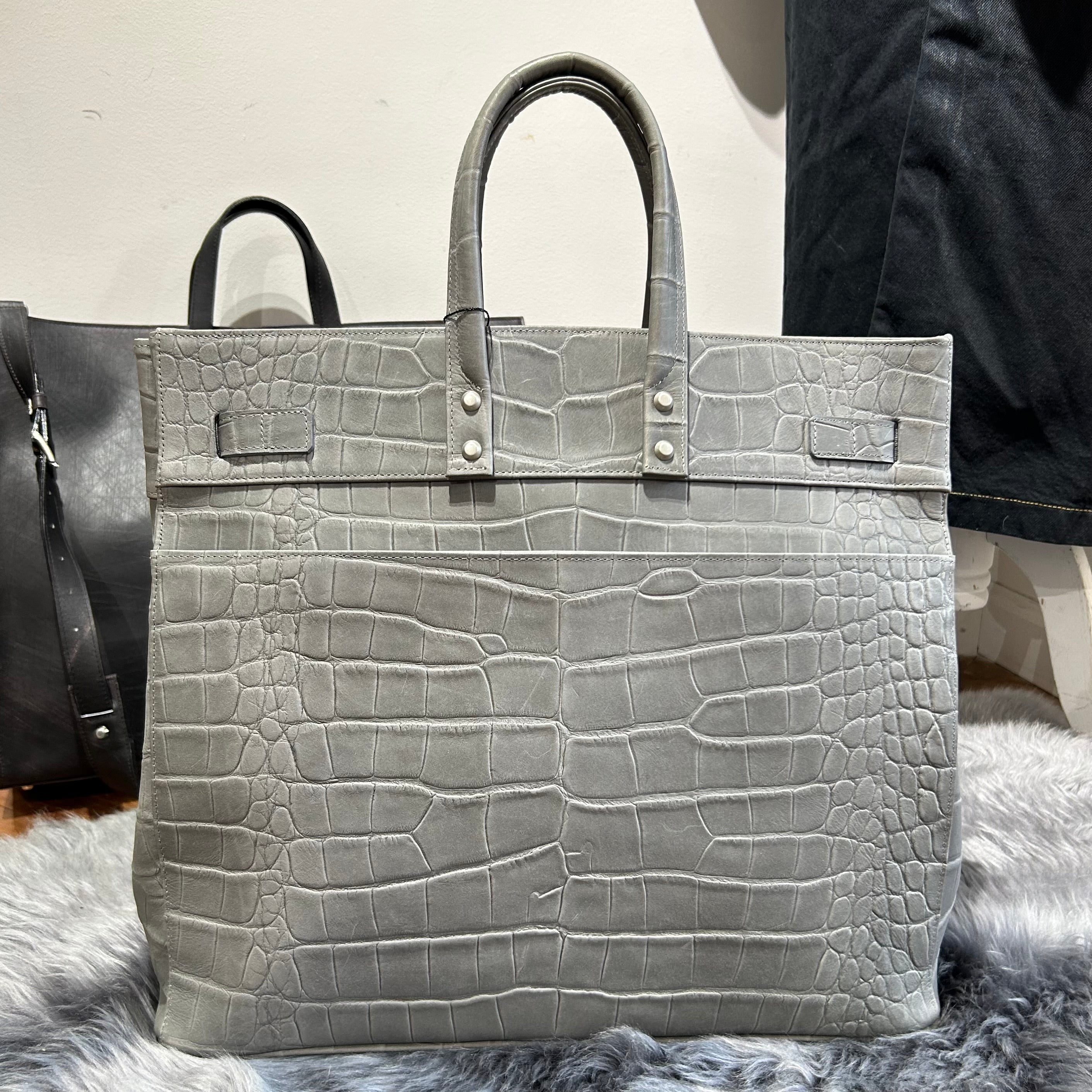 ⚠️予約【M.U.L.】stud seriesトート クロコダイル型押し  -アイスグレー-  ※R7. 6月末納品予定