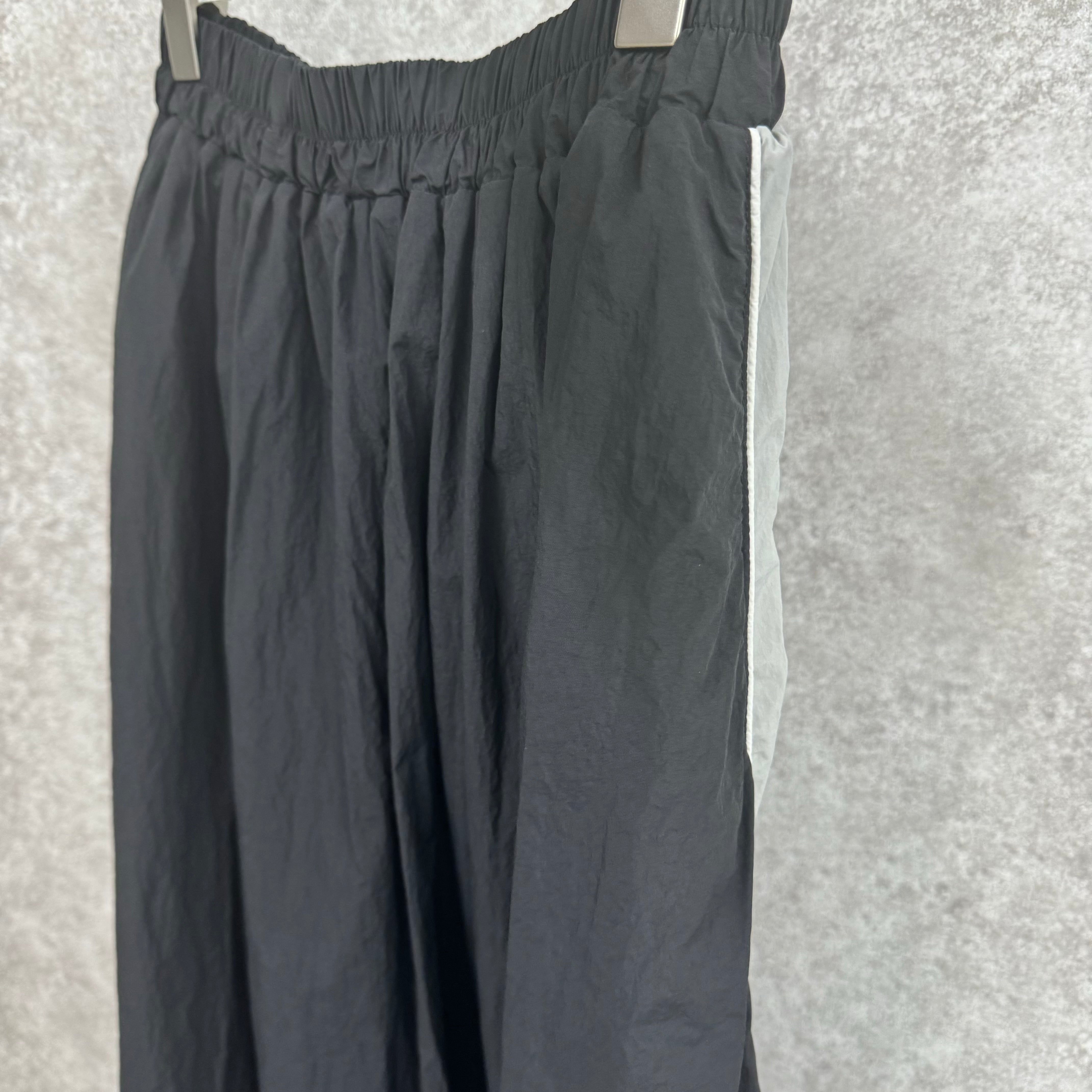 配色サイドラインフレアスカート -ブラック- ※8/6〜8/12より順次配送予定