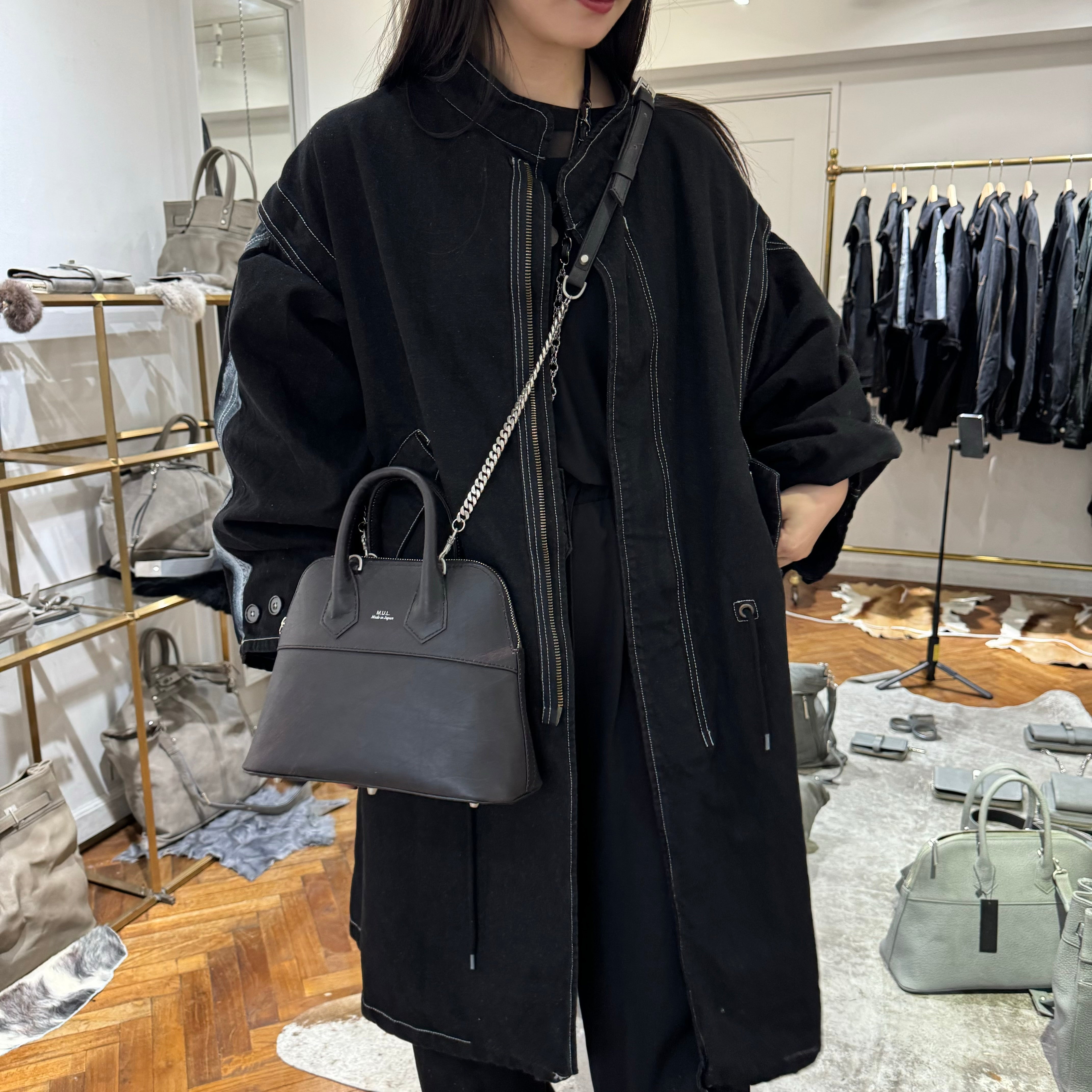 ⚠️予約【M.U.L.】ラウンドトート スクラッチ型押し -vintage ブラック- ※R7. 6月末納品予定