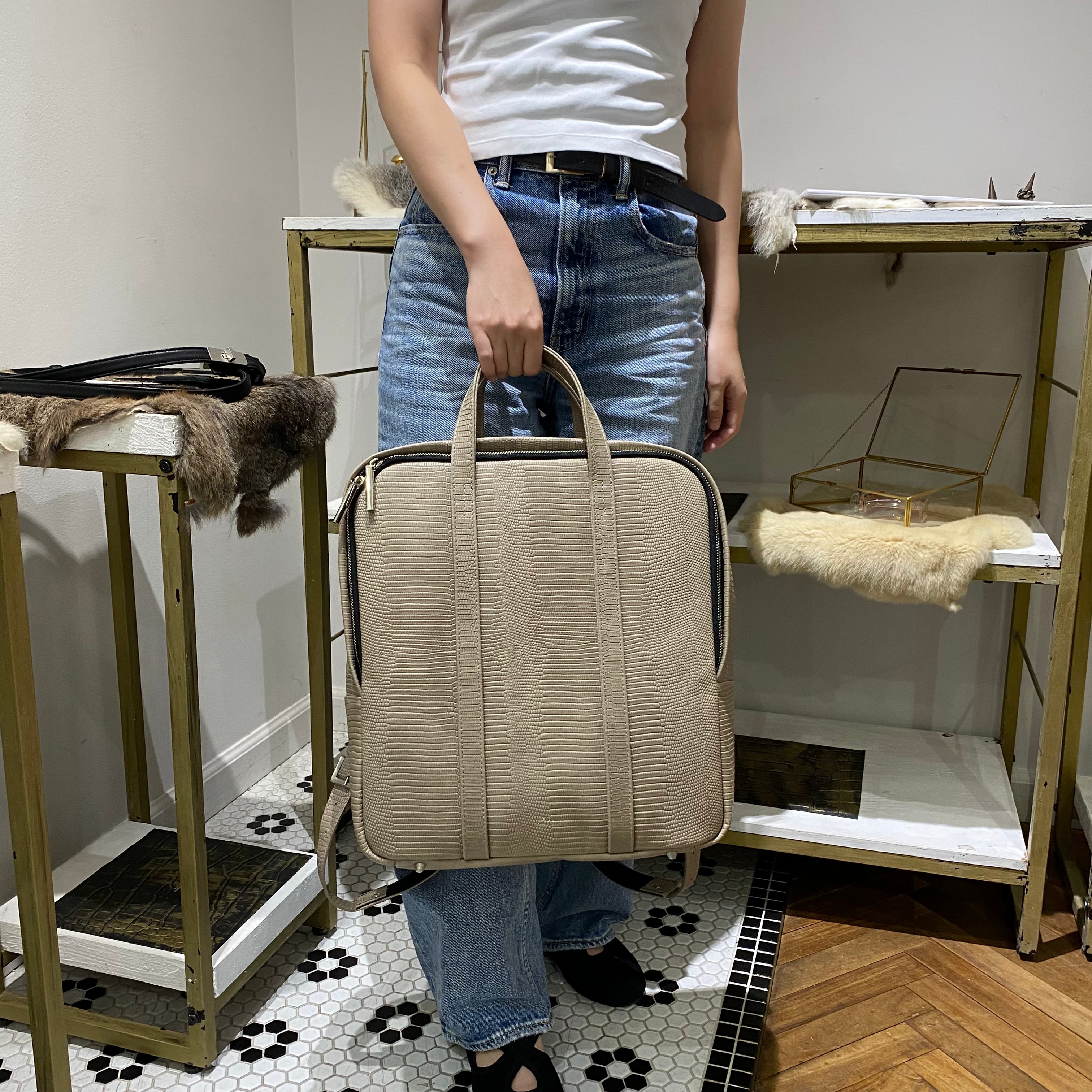 ⚠️予約【M.U.L.】ミニマルバックパック -グレージュ- ※R7. 6月末納品予定