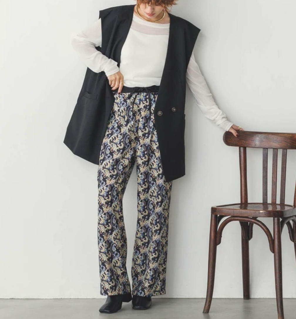 【WFA2525-07】ペイズリー柄 タックギャザープリントパンツ   -ブラック- ※10/29-11/4頃より順次配送予定