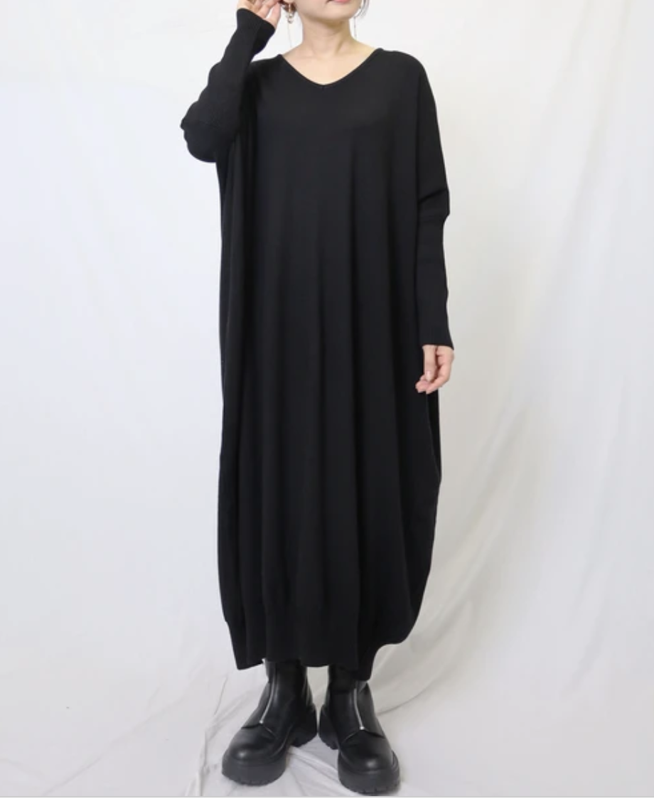 Vネックドルマンニットゆったりワンピース -ブラック- ※11/5~11/11頃より順次発送