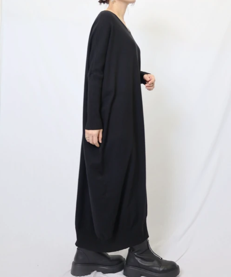 Vネックドルマンニットゆったりワンピース -ブラック- ※11/5~11/11頃より順次発送