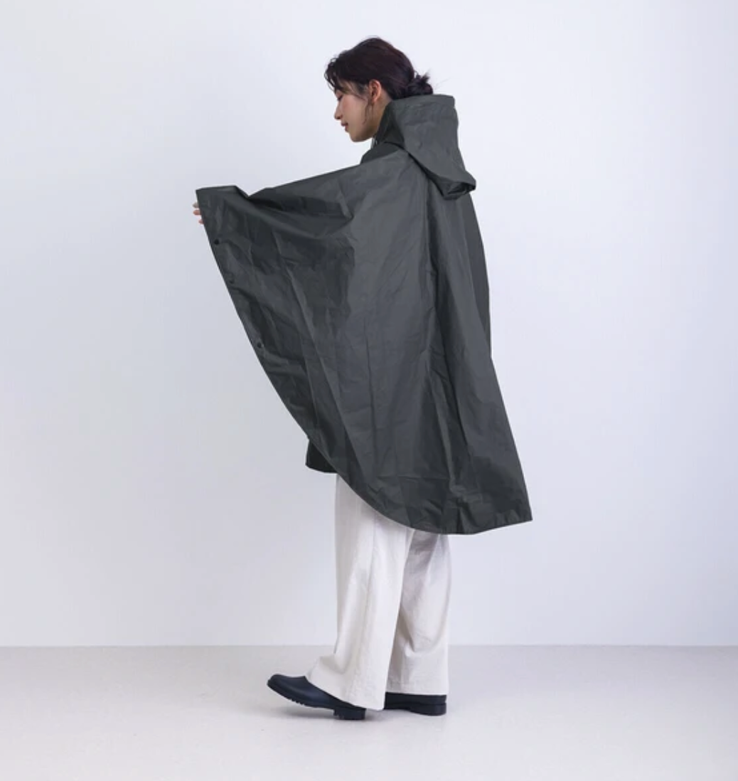 収納バック付きレインポンチョ -ブラック- ※7/9〜15迄に順次発送予定