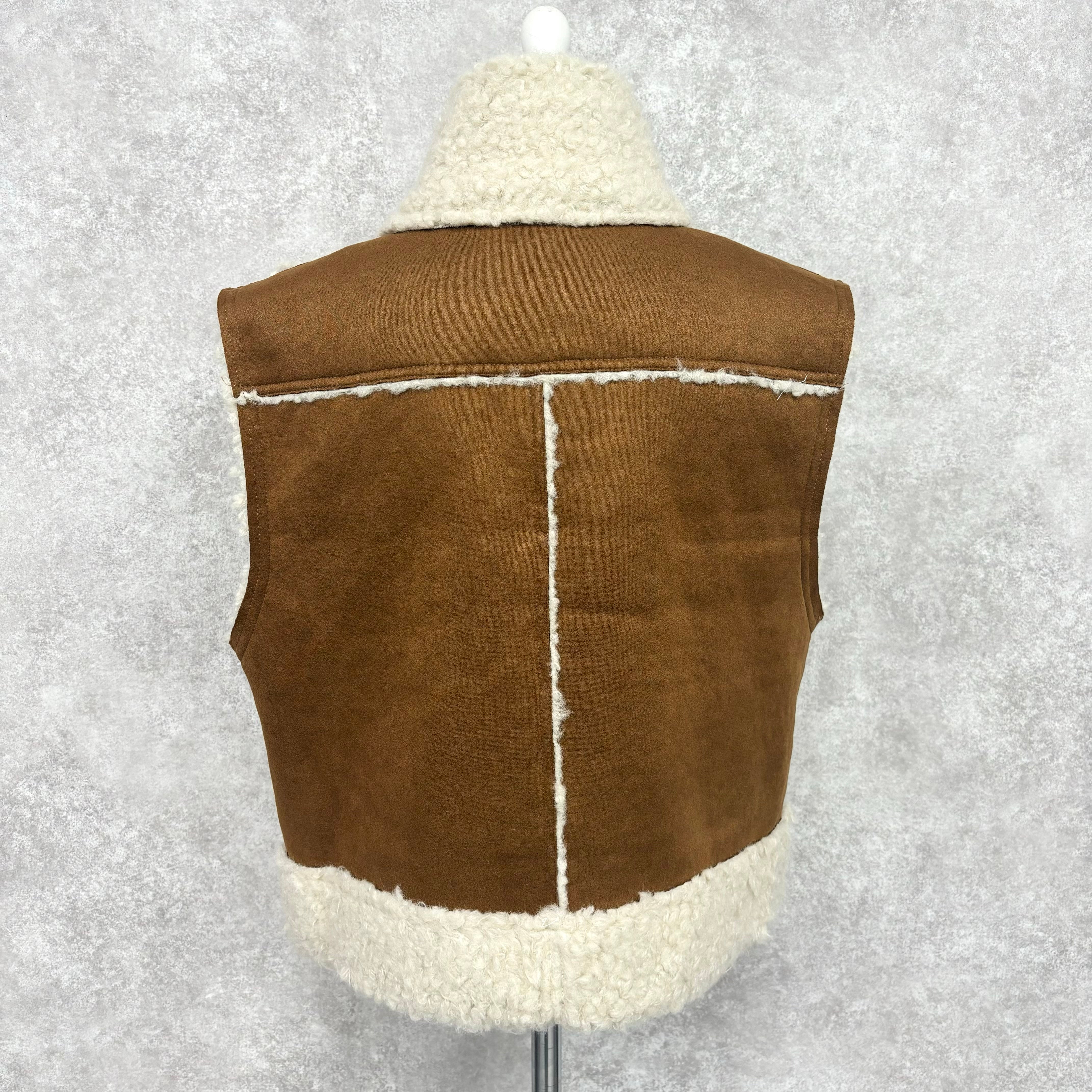 ムートンリバーシブルベスト -キャメル- ※10/29~11/4頃より順次発送予定 ※ハンガー納品