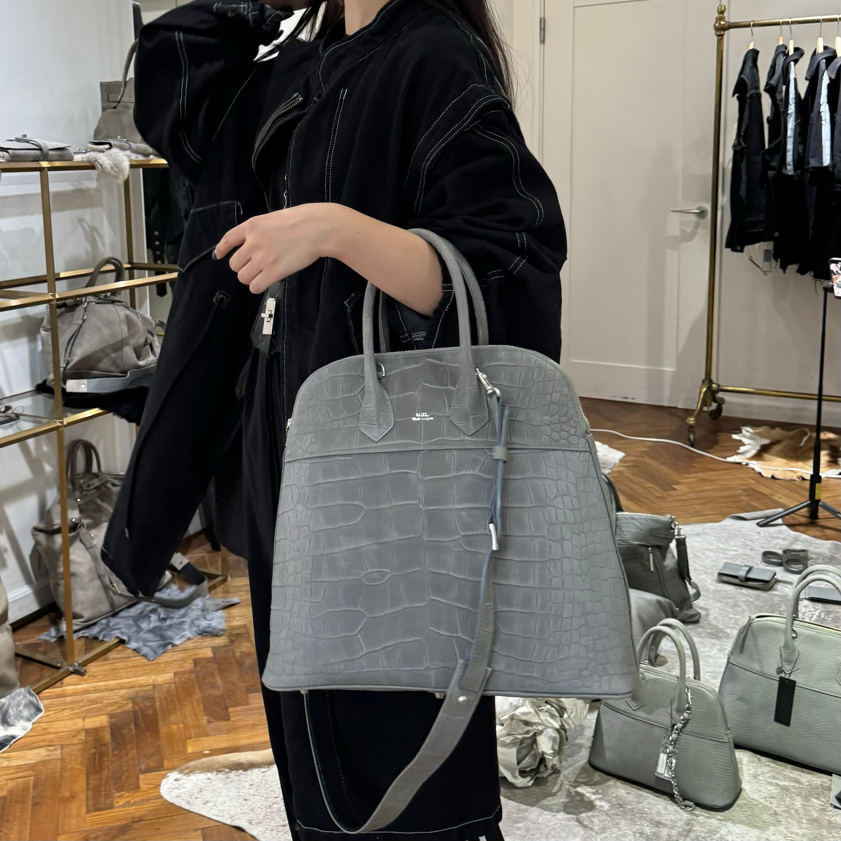 ⚠️予約【M.U.L.】ラウンドトート クロコダイル型押し -アイスグレー- ※R7. 6月末納品予定