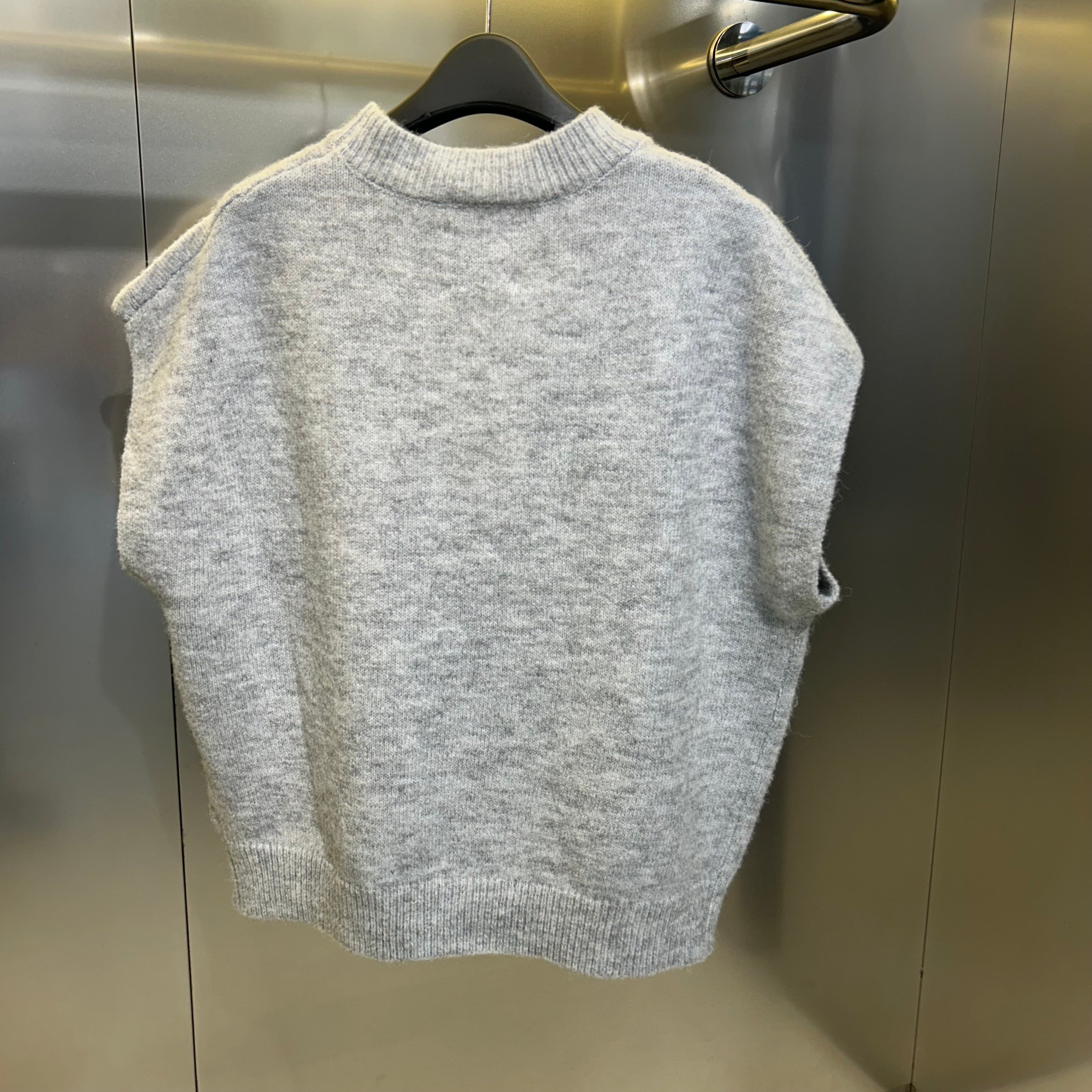 【Rowee】 ロゴニットベスト グレー ※10月下旬〜11月上旬頃より順次発送予定