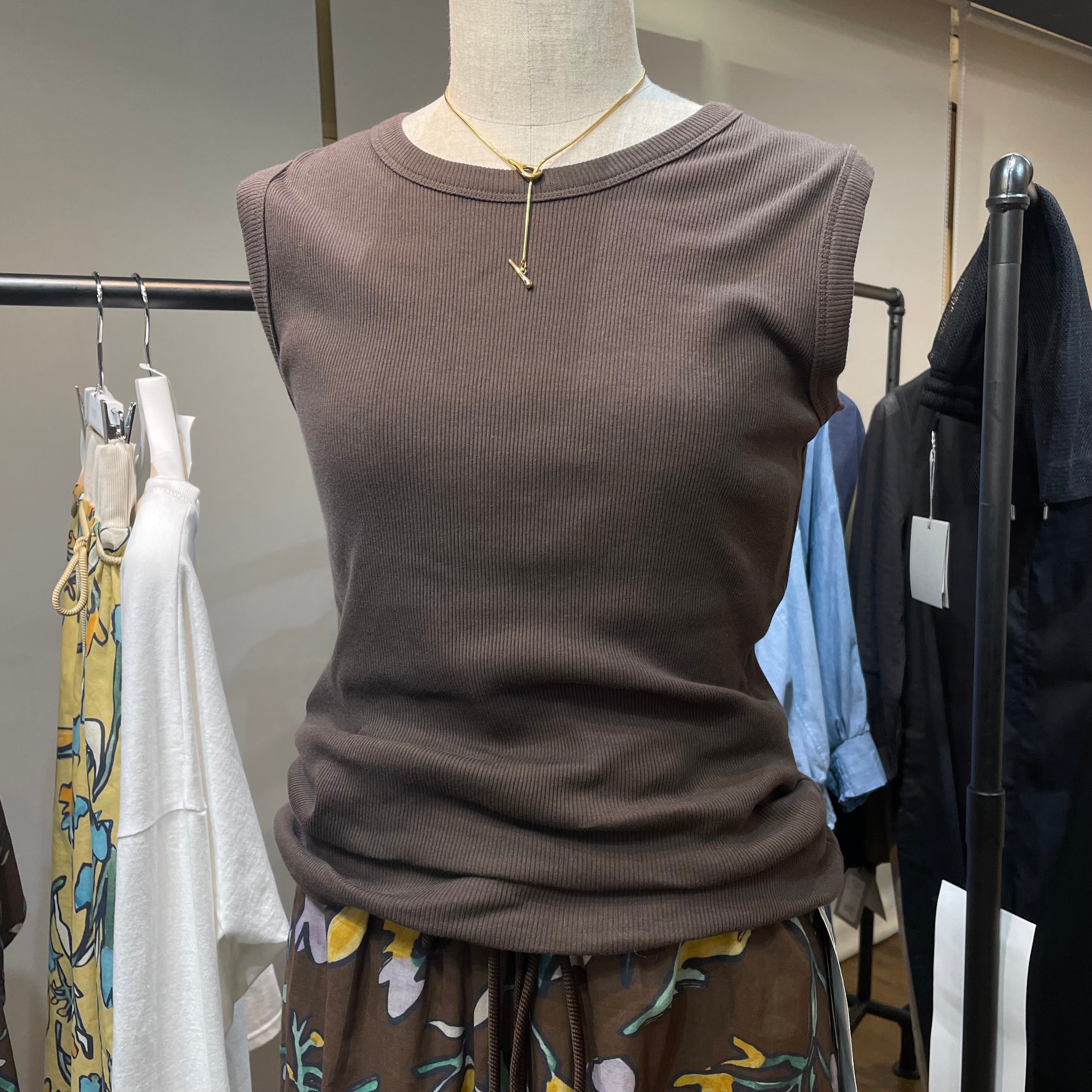 【予約】【PRIORITY】タンクトップ ブラウン ※2月下旬より順次発送