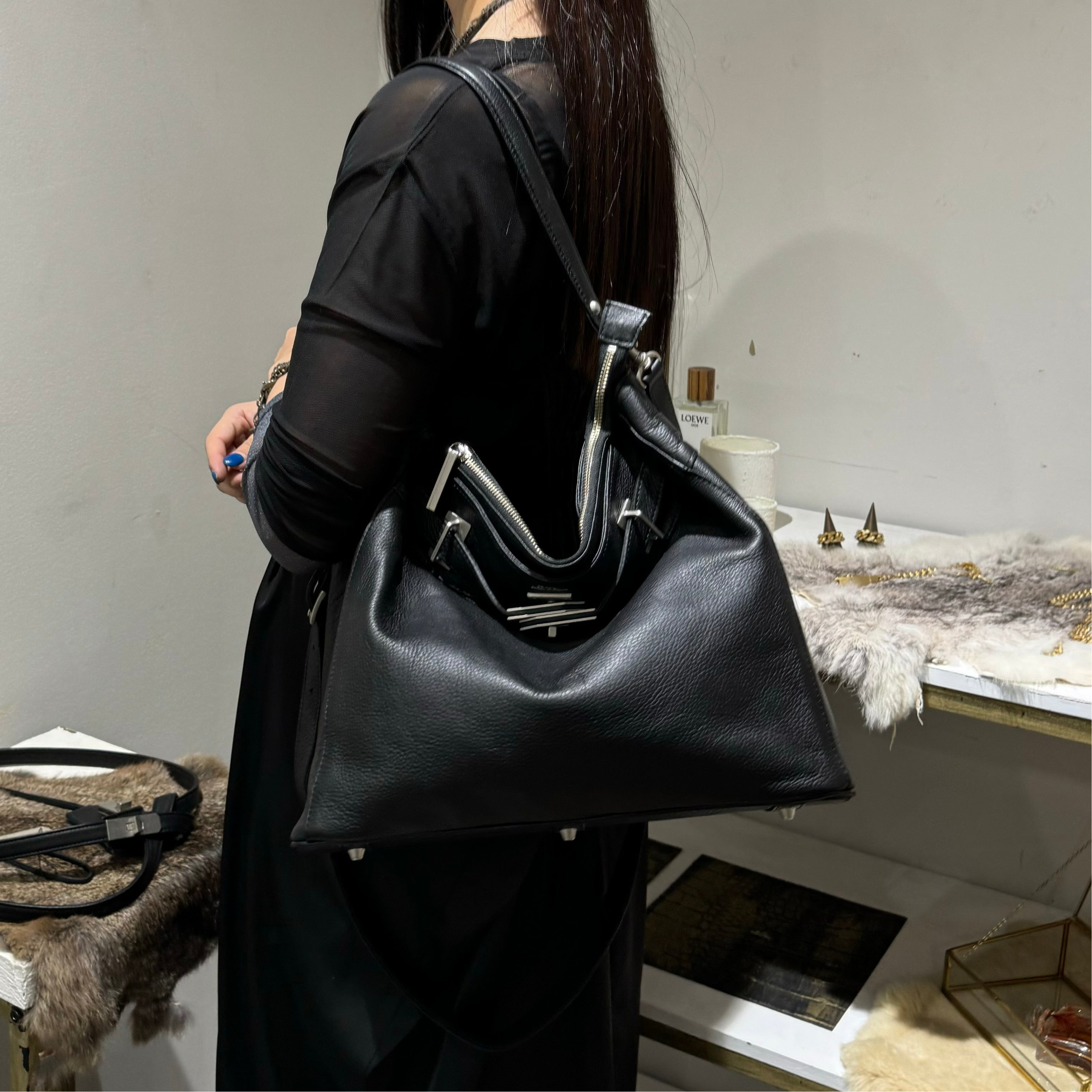 ⚠️予約【M.U.L.】ワンハンドル2wayショルダー シボ型押し マットシルバー金具 -ブラック-  ※キーストラップは別売りになります。 ※R7. 6月末納品予定