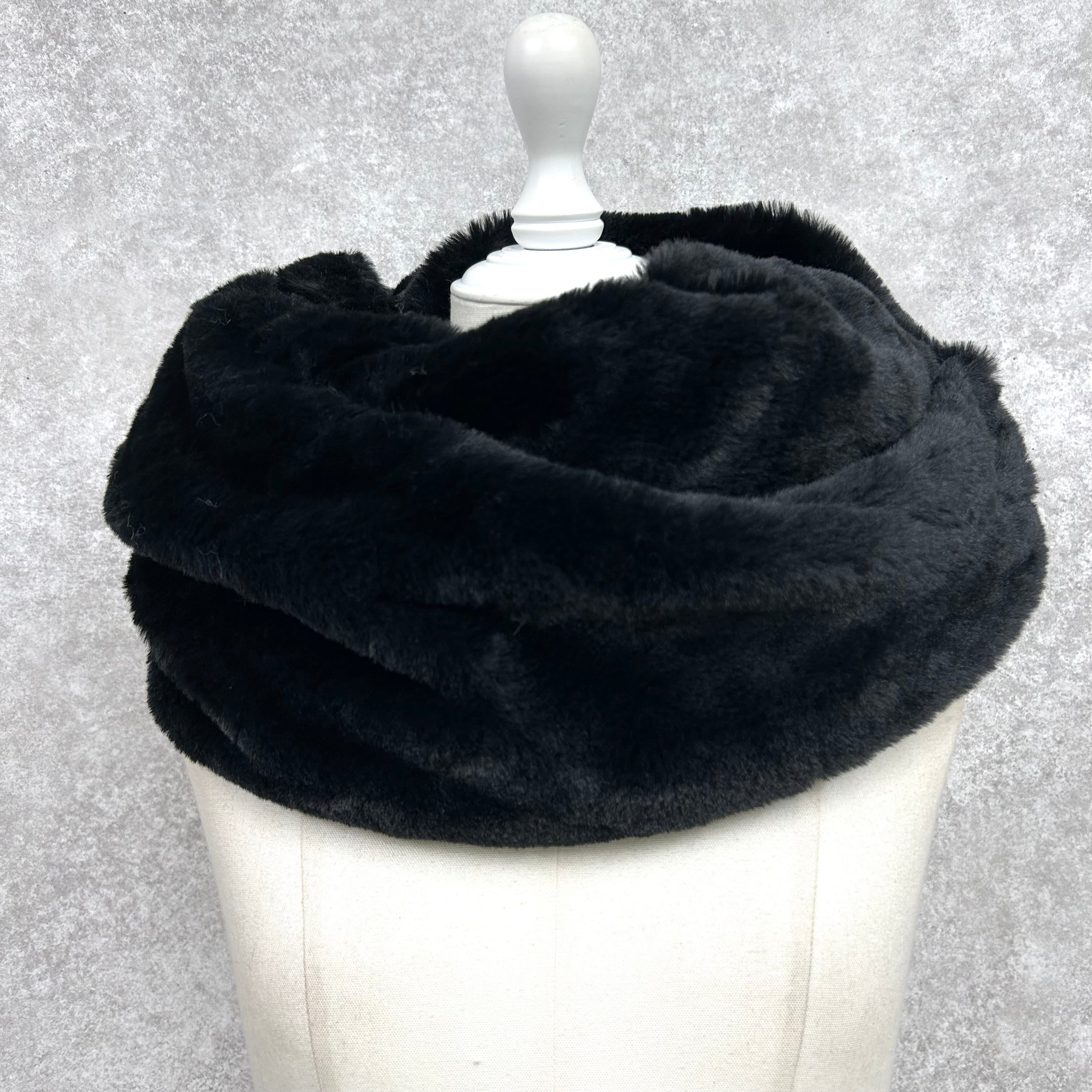 ふわふわスヌード -ブラック-  ※10/22〜28より順次配送予定