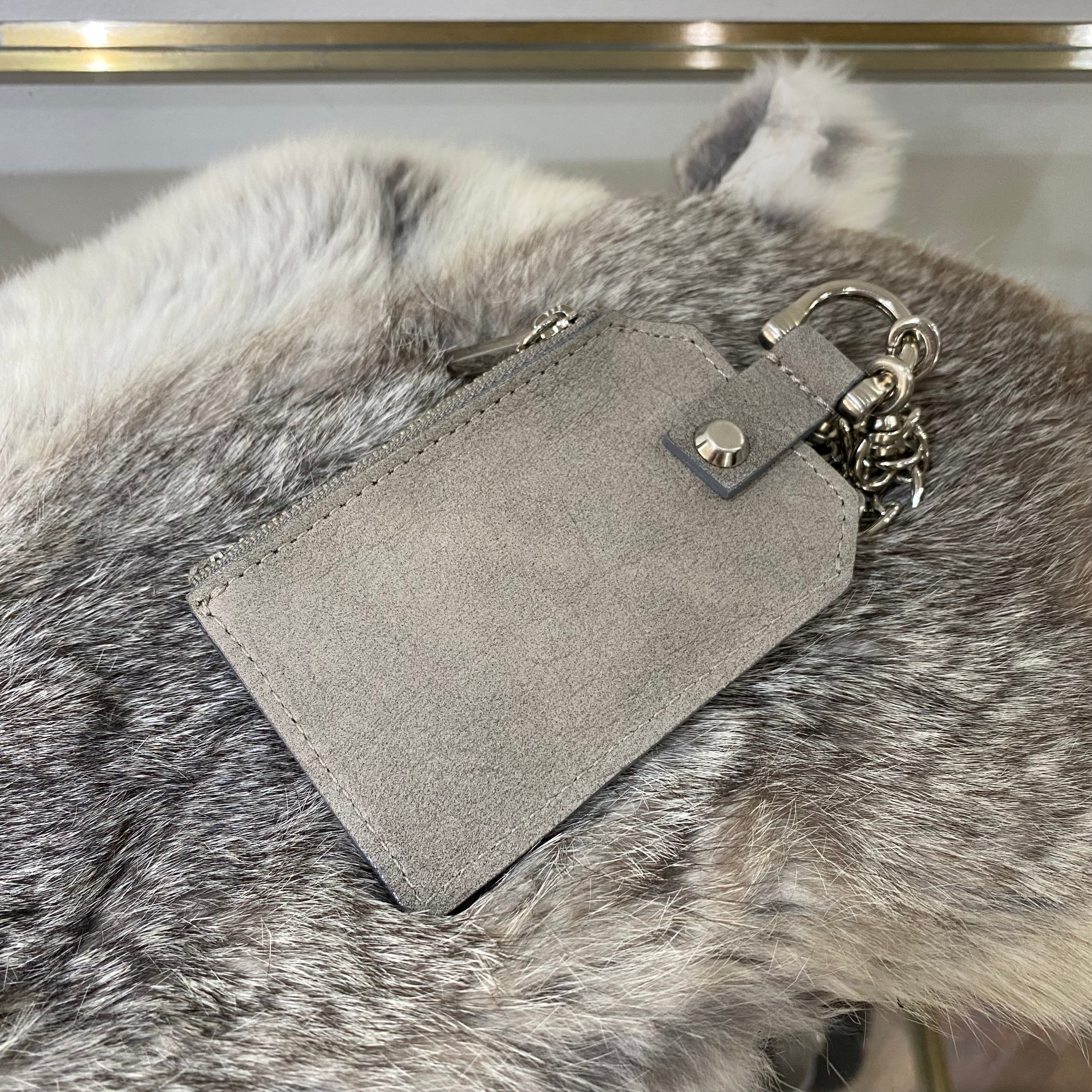 ⚠️予約【MUL028-502339】チェーンパスケース -エンボスグレージュ- ※R7. 6月末納品予定