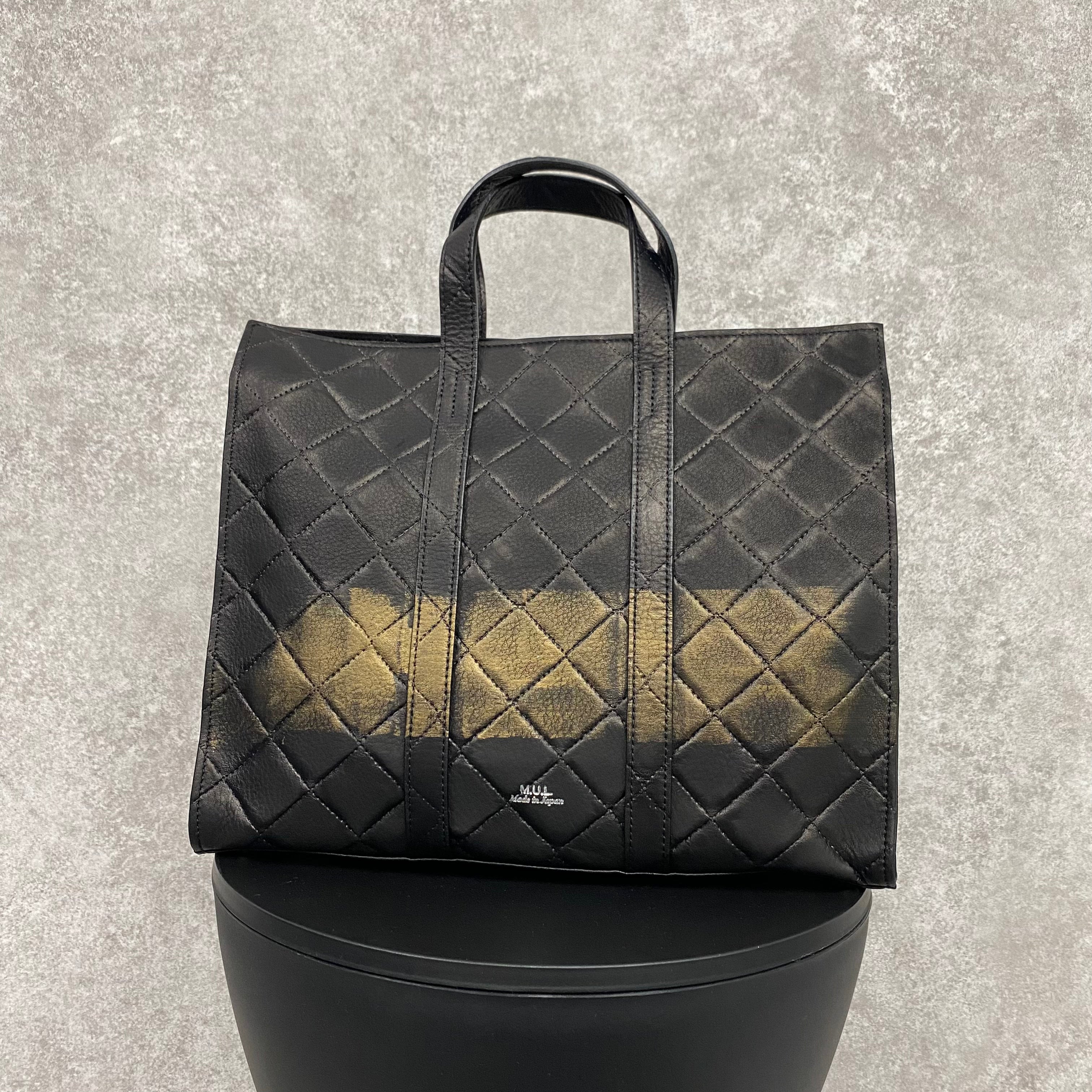 【MUL041-GL-2】スクエアトートS  キルティング型押し(ブラック) ゴールド横ライン ※10/29〜11/2より順次配送