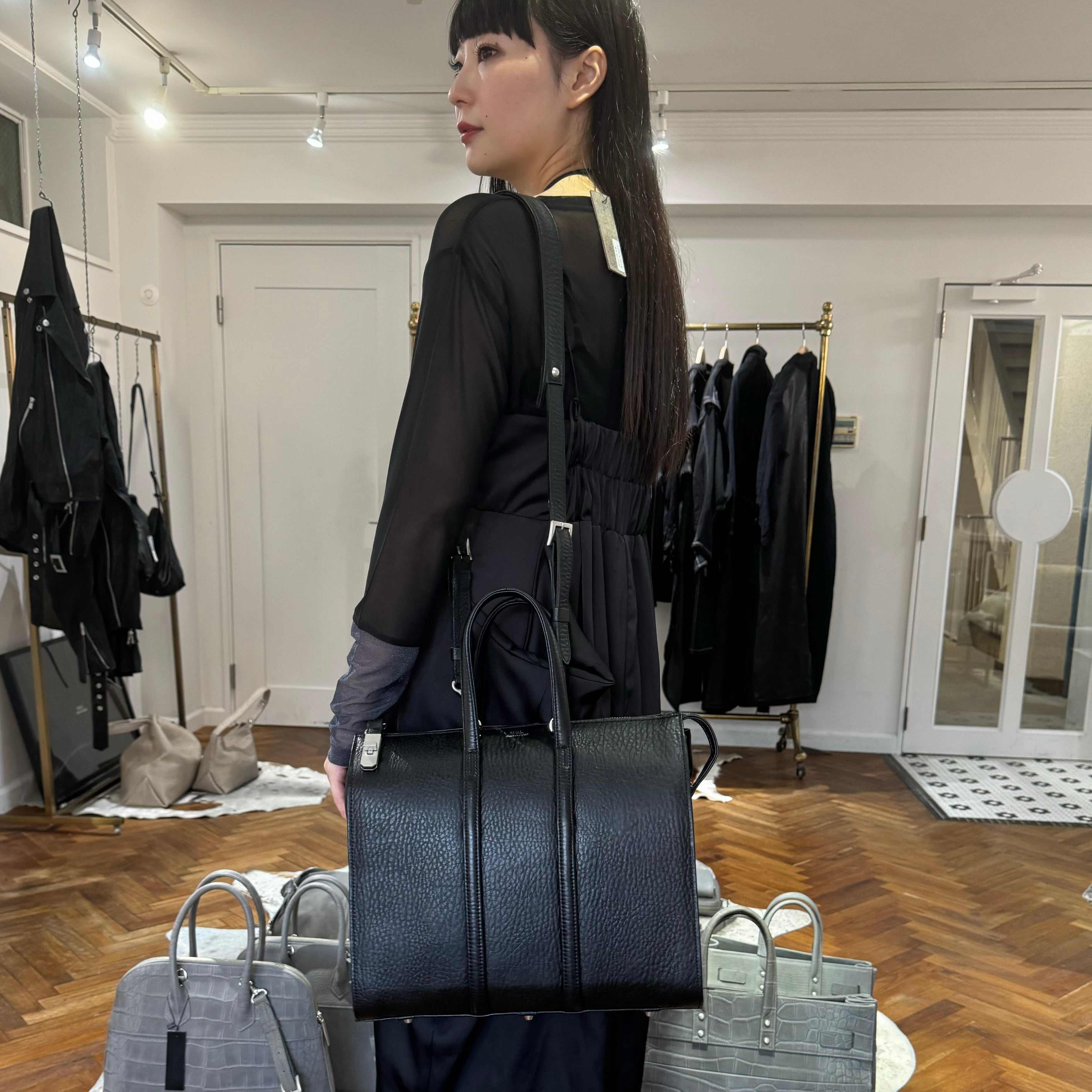 ⚠️予約【MUL111-201349-2】stud series ボストンバックM -レザーショルダーブラック- ※R7. 6月末納品予定