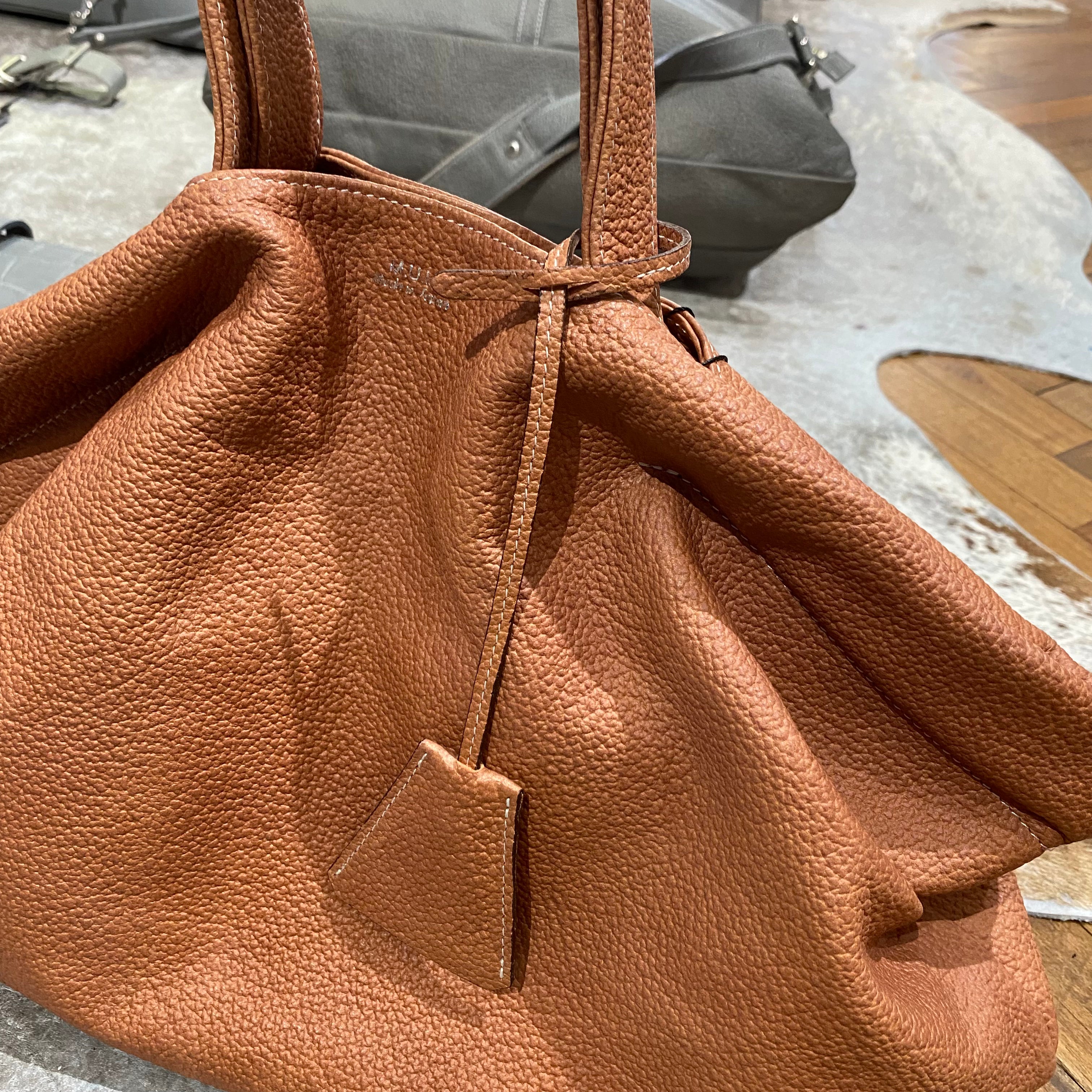 ⚠️予約【M.U.L.】ベントトート シボ型押し -オレンジ- ※R7. 6月末納品予定