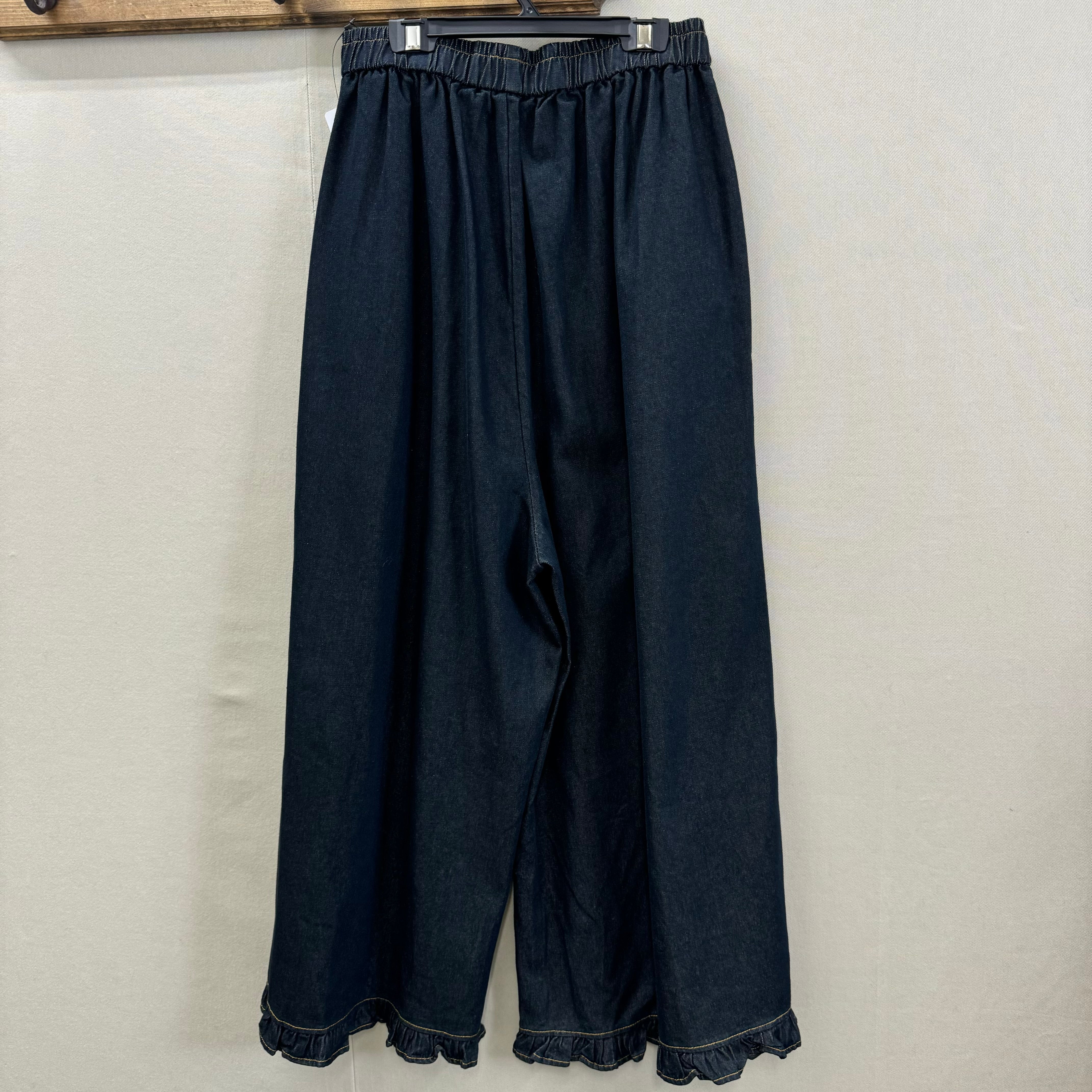デニム裾フリルワイドパンツ -ネイビー- ※10/29-11/4より順次発送予定