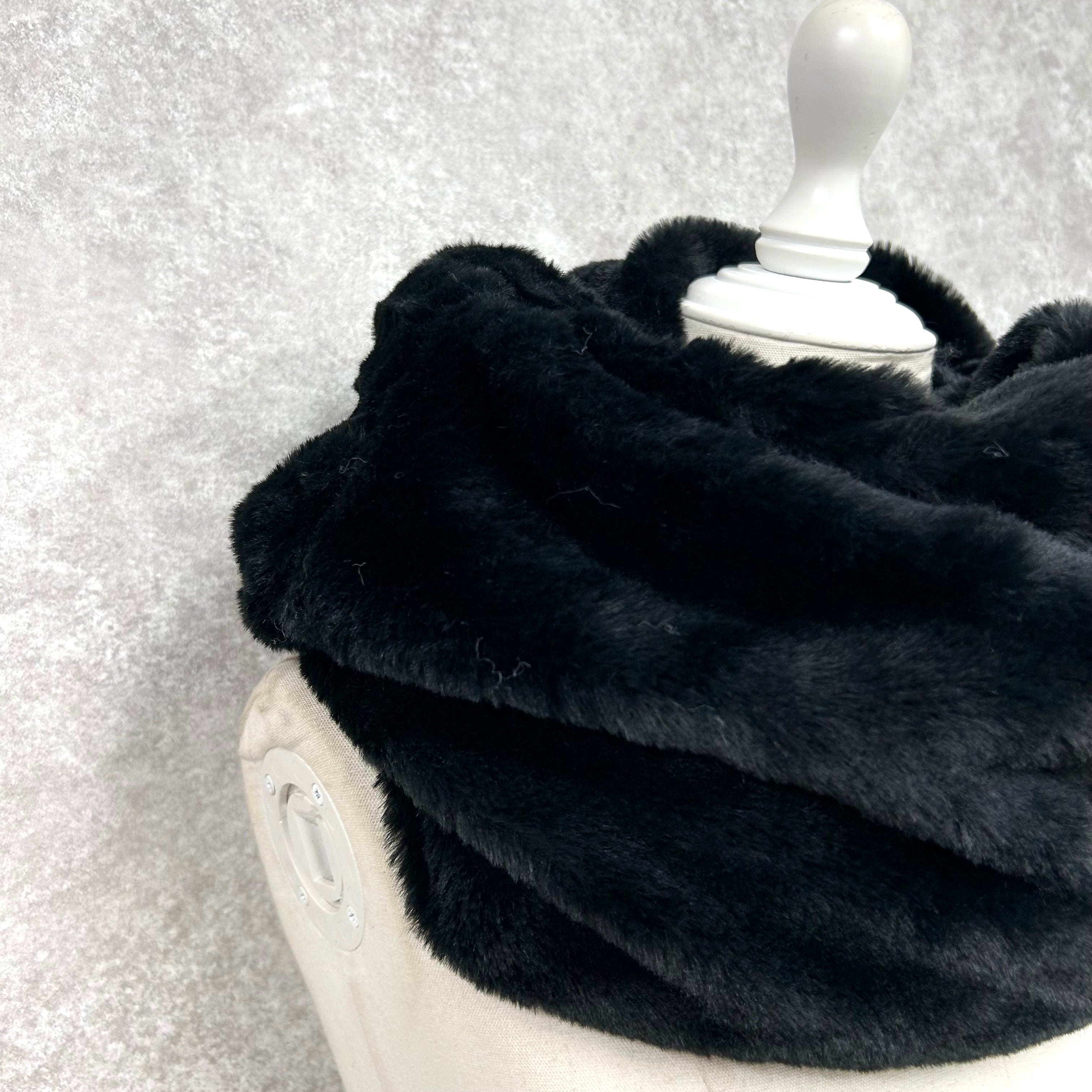 ふわふわスヌード -ブラック-  ※10/22〜28より順次配送予定