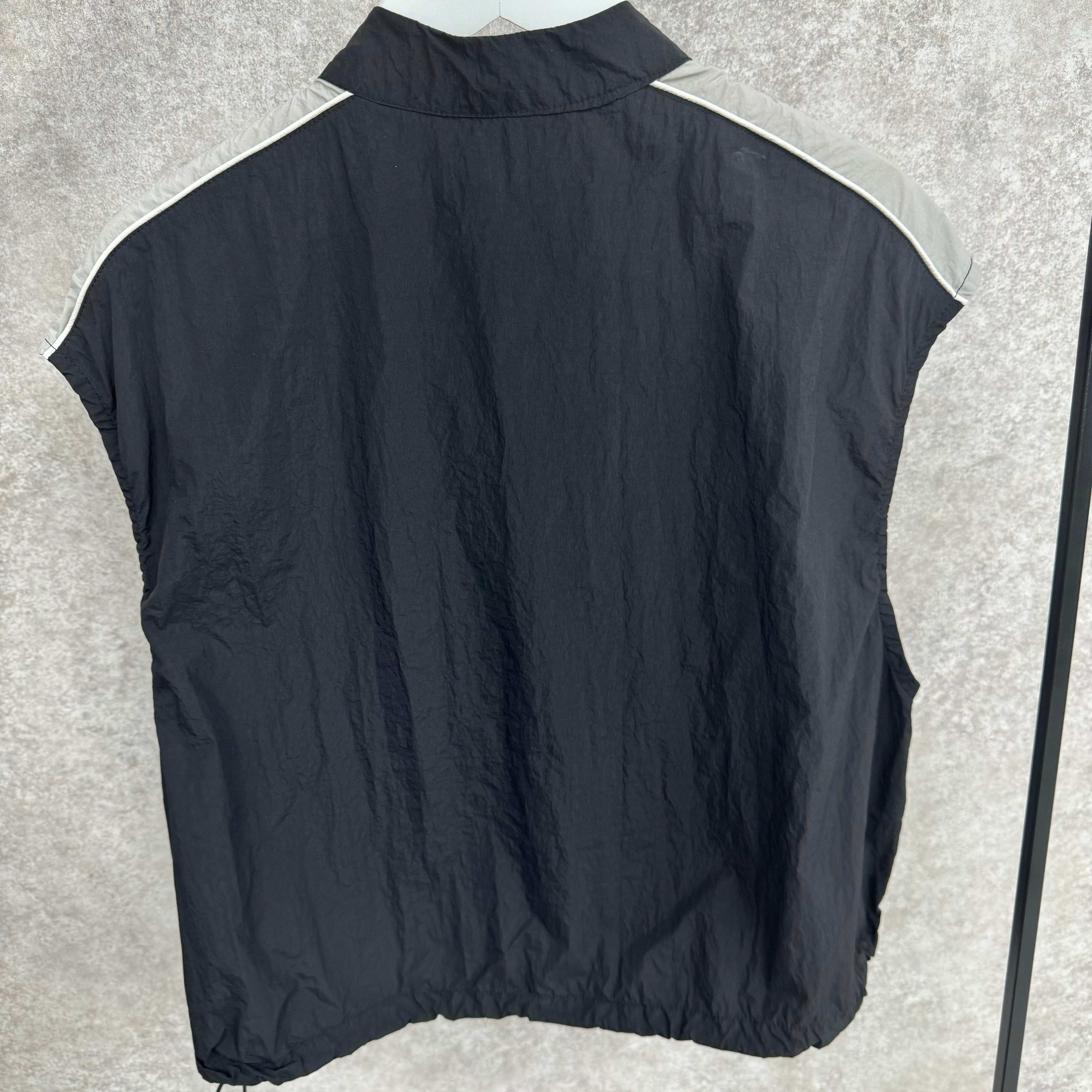 配色ラインノースリーブトップス -ブラック- ※5/21〜27頃より順次配送予定