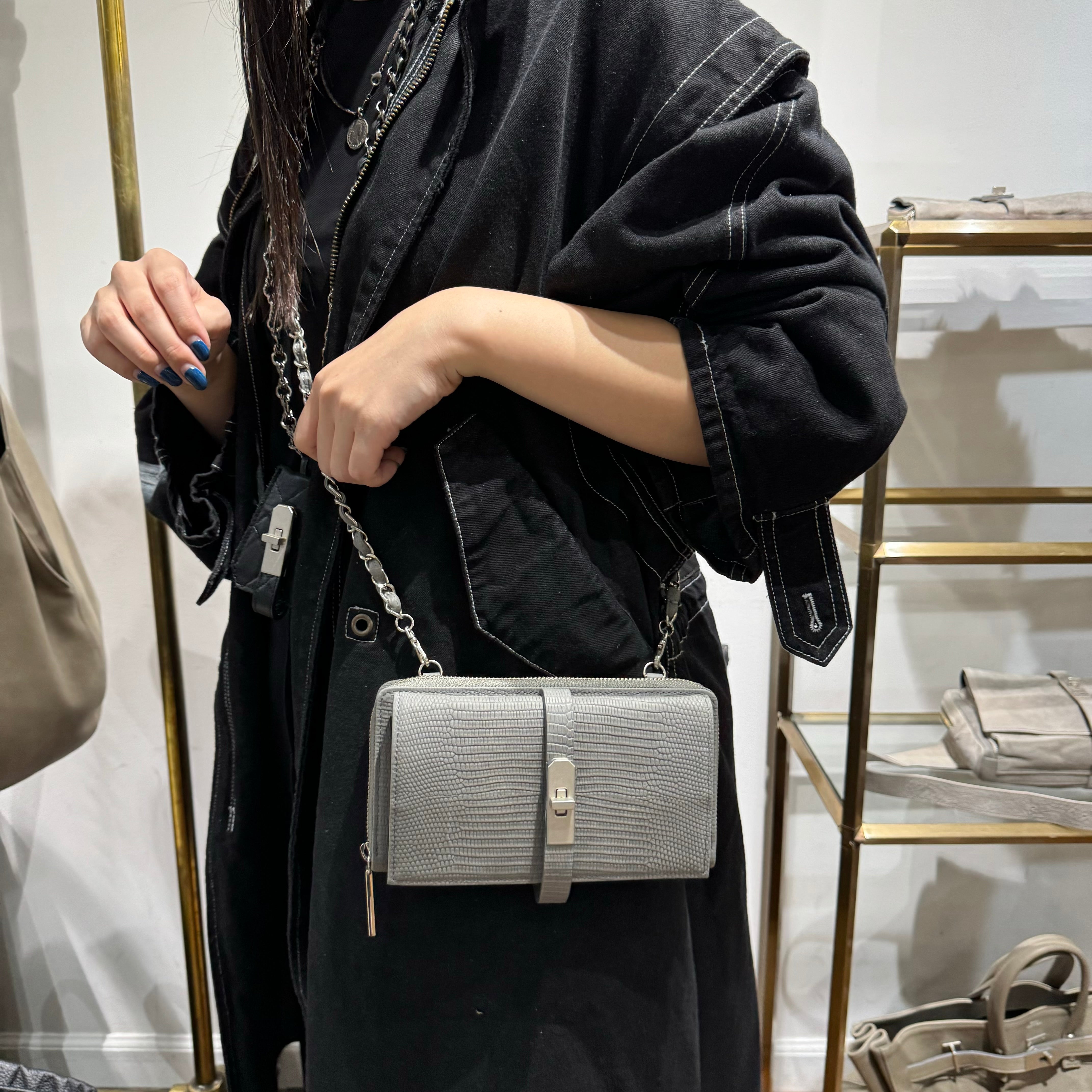 ⚠️予約【M.U.L.】 ウォレットショルダー シボ型押  アイスグレー- ※R7. 6月末納品予定