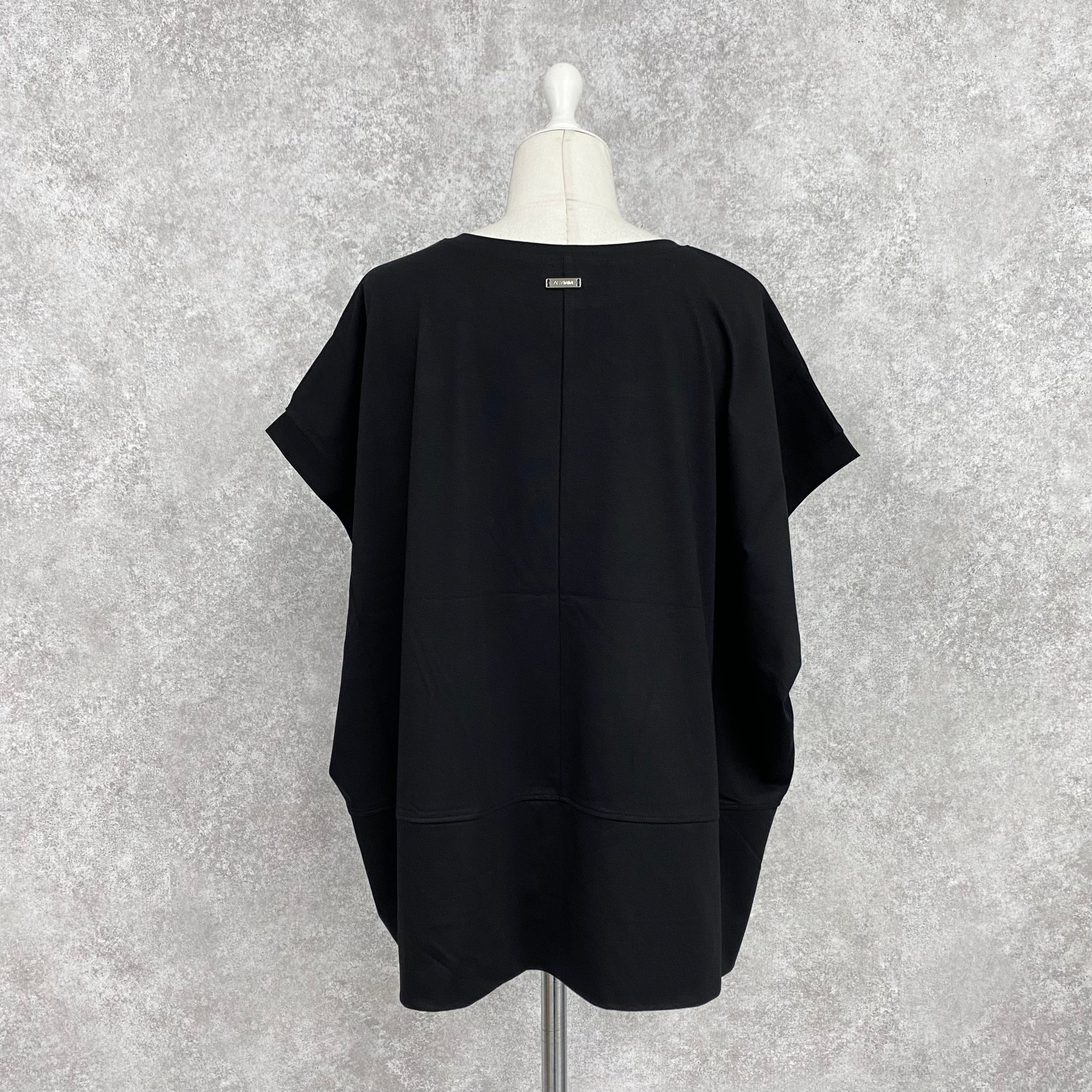 【ASYMM】NEAT TEE -black-