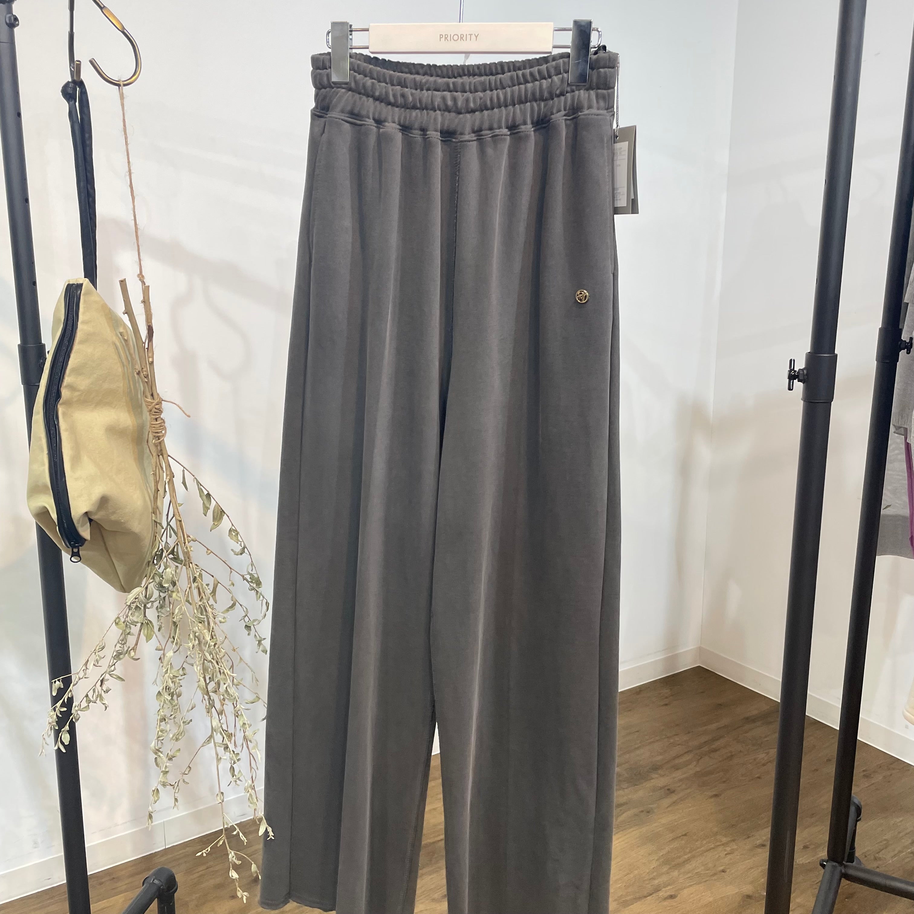 【予約】【PRIORITY】ワンポイントボタンパンツ スミクロ ※2月上旬より順次発送