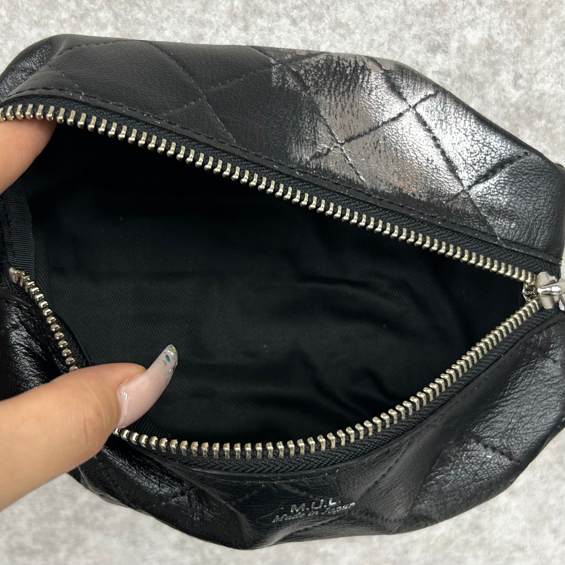 【MUL109-PSL】レザーポーチ ソフトレザーキルティング(ブラック) ピンクシルバーライン ※7/2〜7/12より事務所から順次発送予定