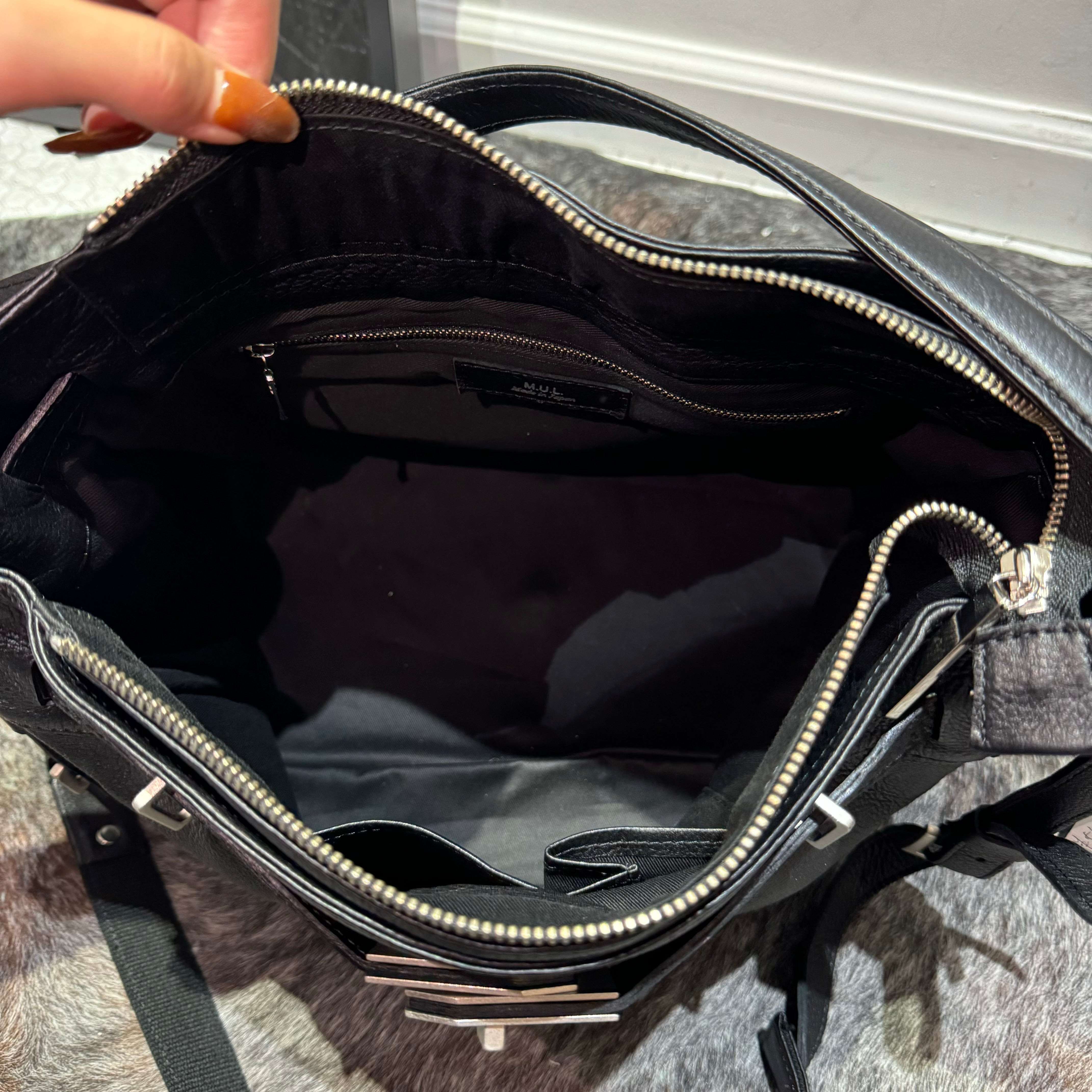 ⚠️予約【M.U.L.】ワンハンドル2wayショルダー シボ型押し マットシルバー金具 -ブラック-  ※キーストラップは別売りになります。 ※R7. 6月末納品予定