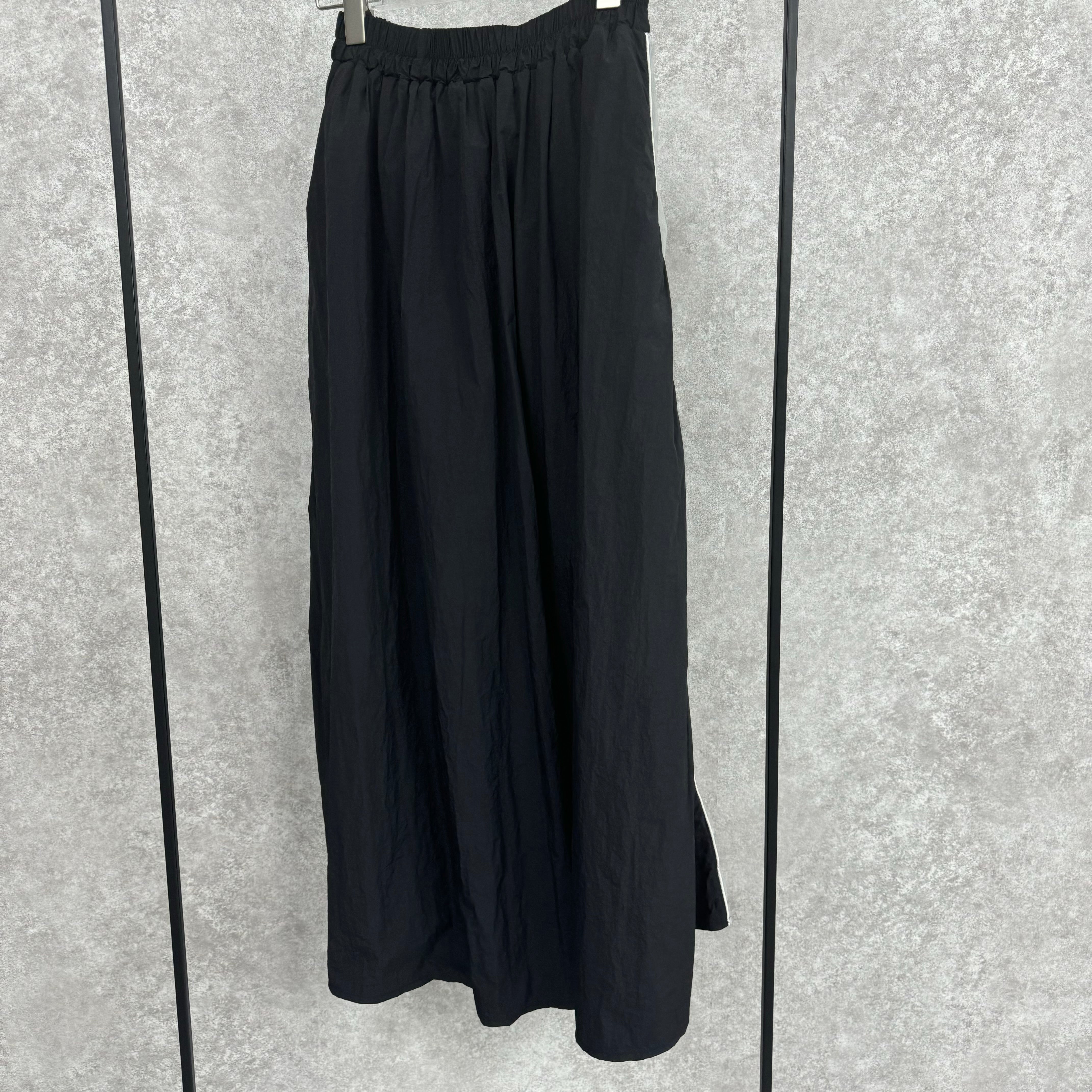 配色サイドラインフレアスカート -ブラック- ※8/6〜8/12より順次配送予定