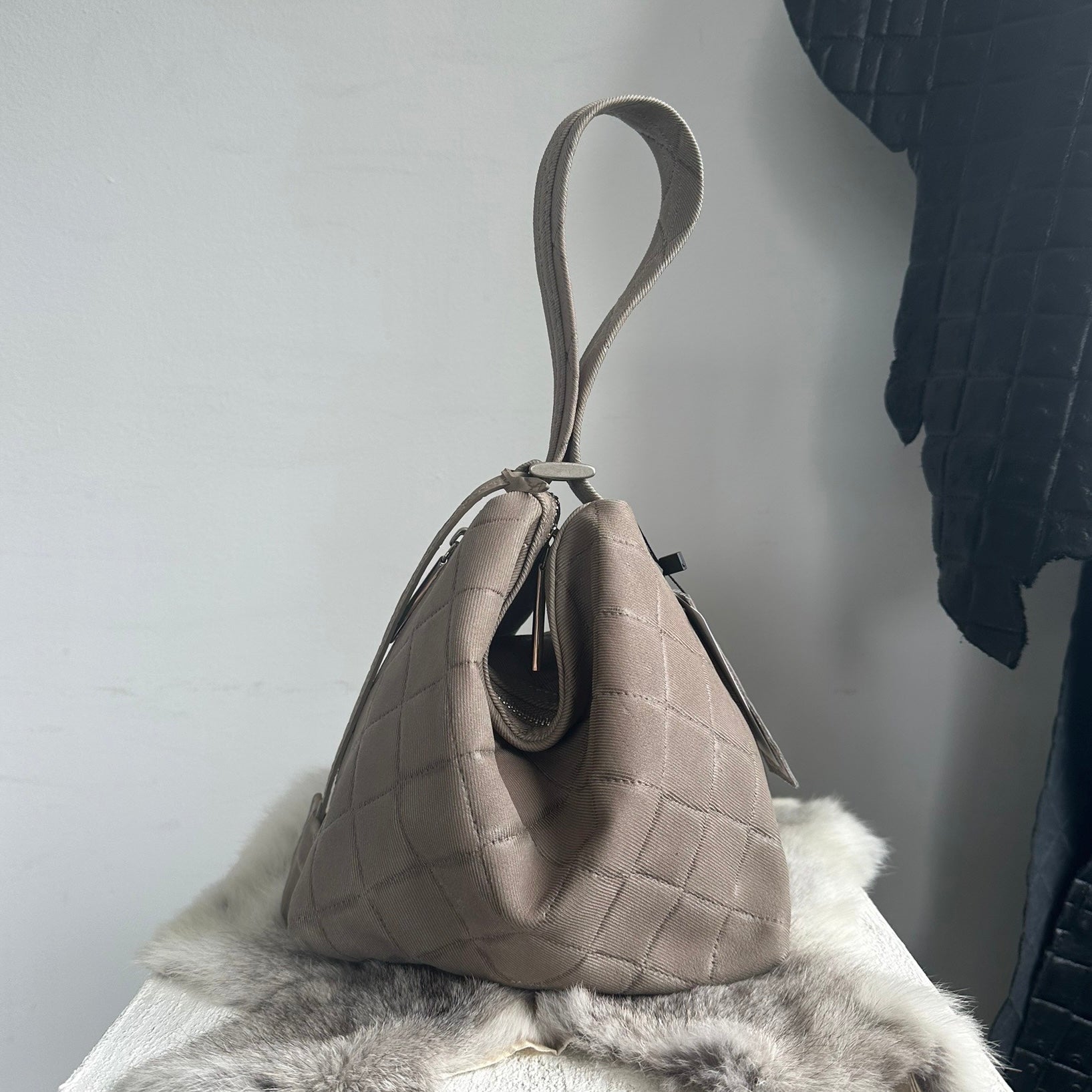 【1】イニシャル刻印対象 drop 2way S  デニムキルティンググレージュストラップ付き ※2週間前後より順次発送