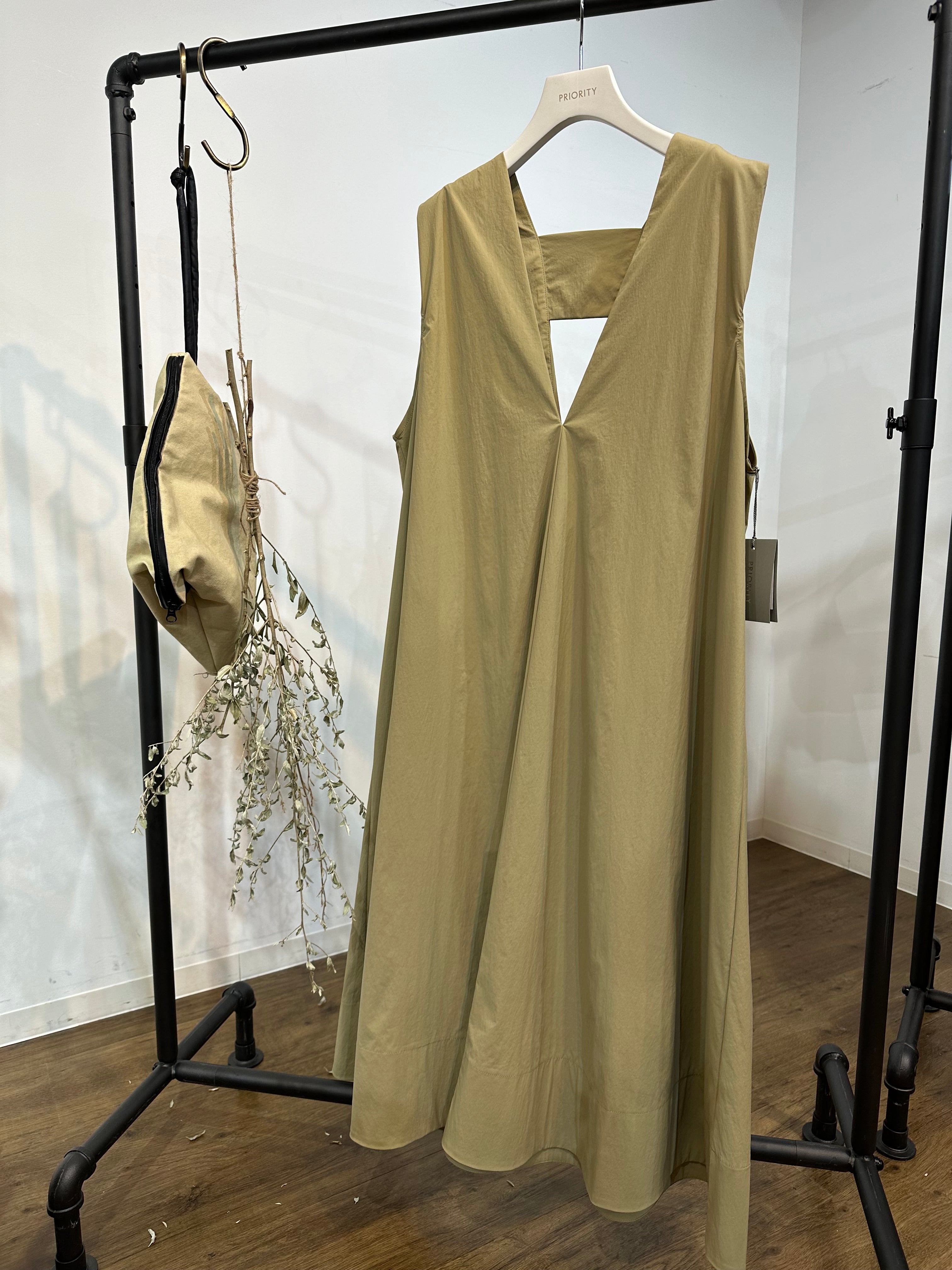 【予約】【PRIORITY】ナイロン素材ワンピース ベージュ ※2月上旬より順次発送