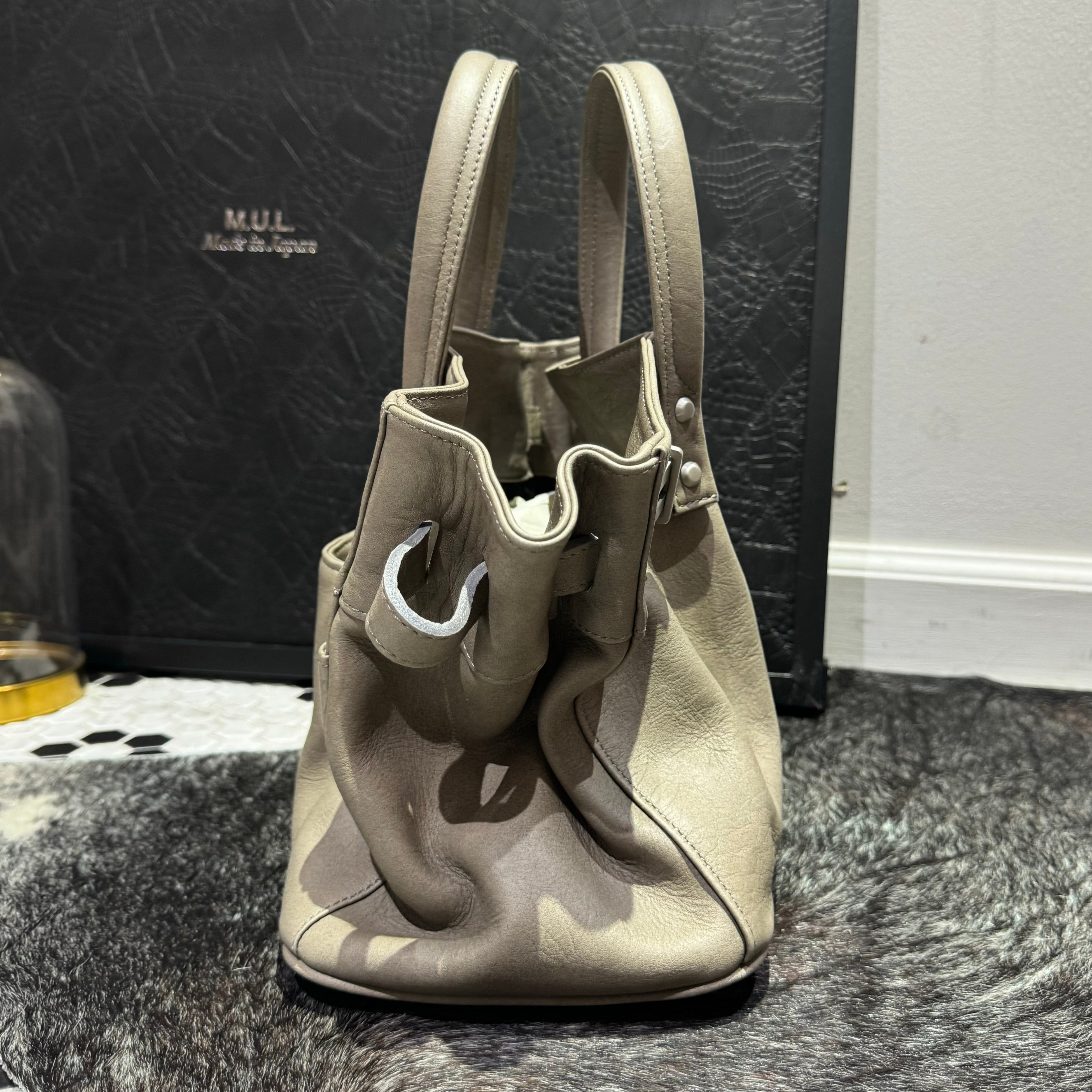 ⚠️予約【M.U.L.】stud seriesトート  -エンボスグレージュ-   ※R7. 6月末納品予定