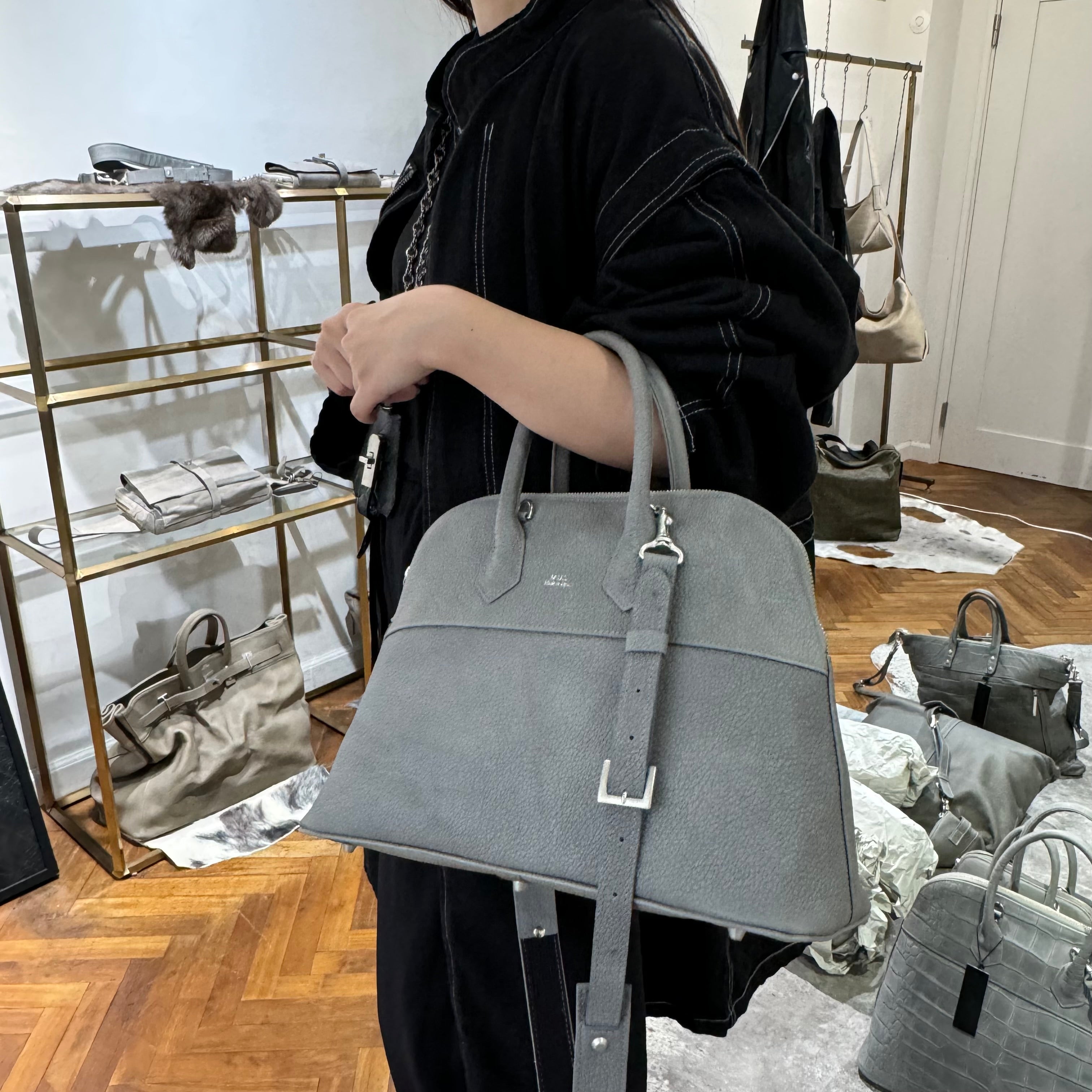 ⚠️予約【M.U.L.】ラウンドトート シボ型押し  -アイスグレー- ※R7. 6月末納品予定