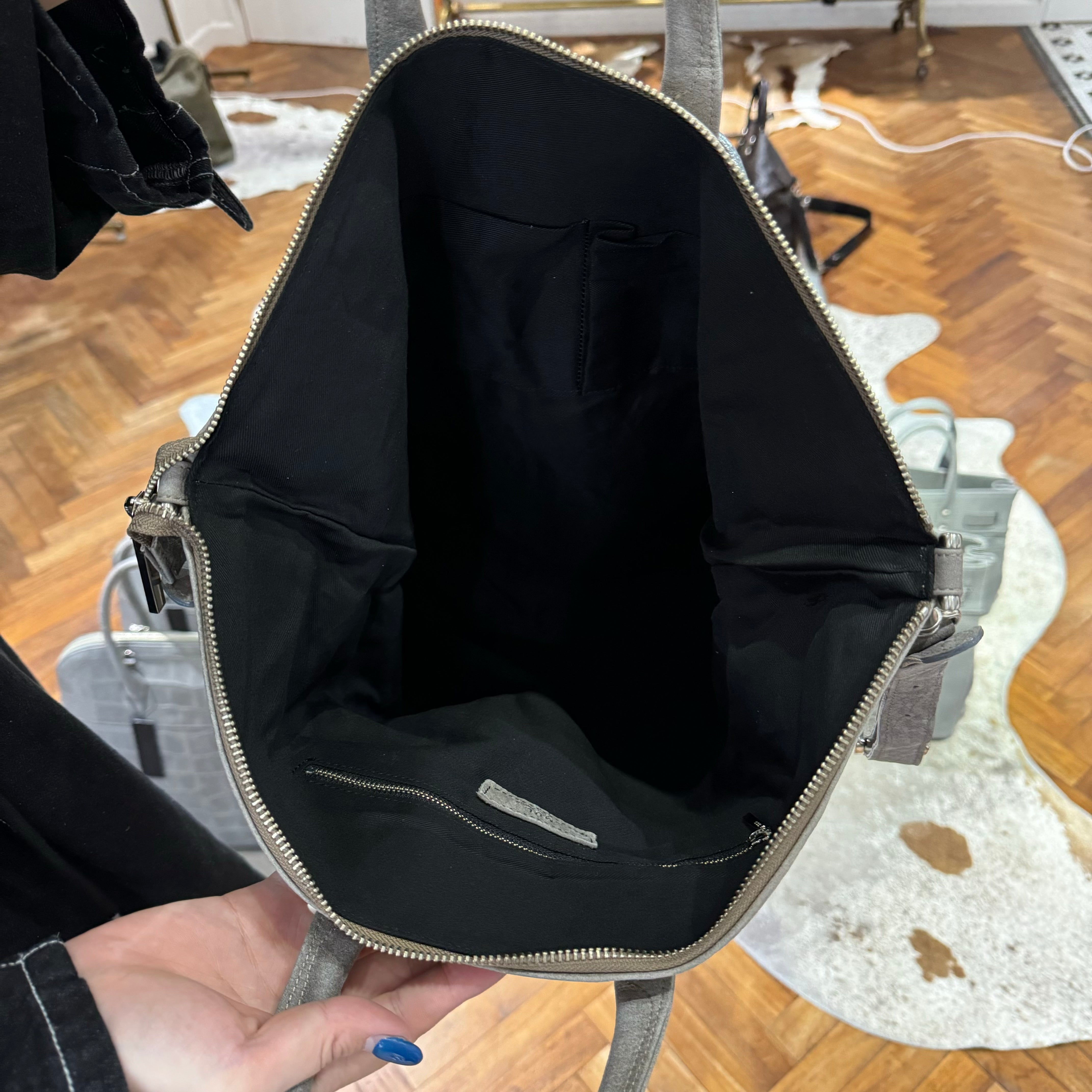 ⚠️予約【M.U.L.】stud series ヘルメットバック -エンボス グレージュ-   ※R7. 6月末納品予定