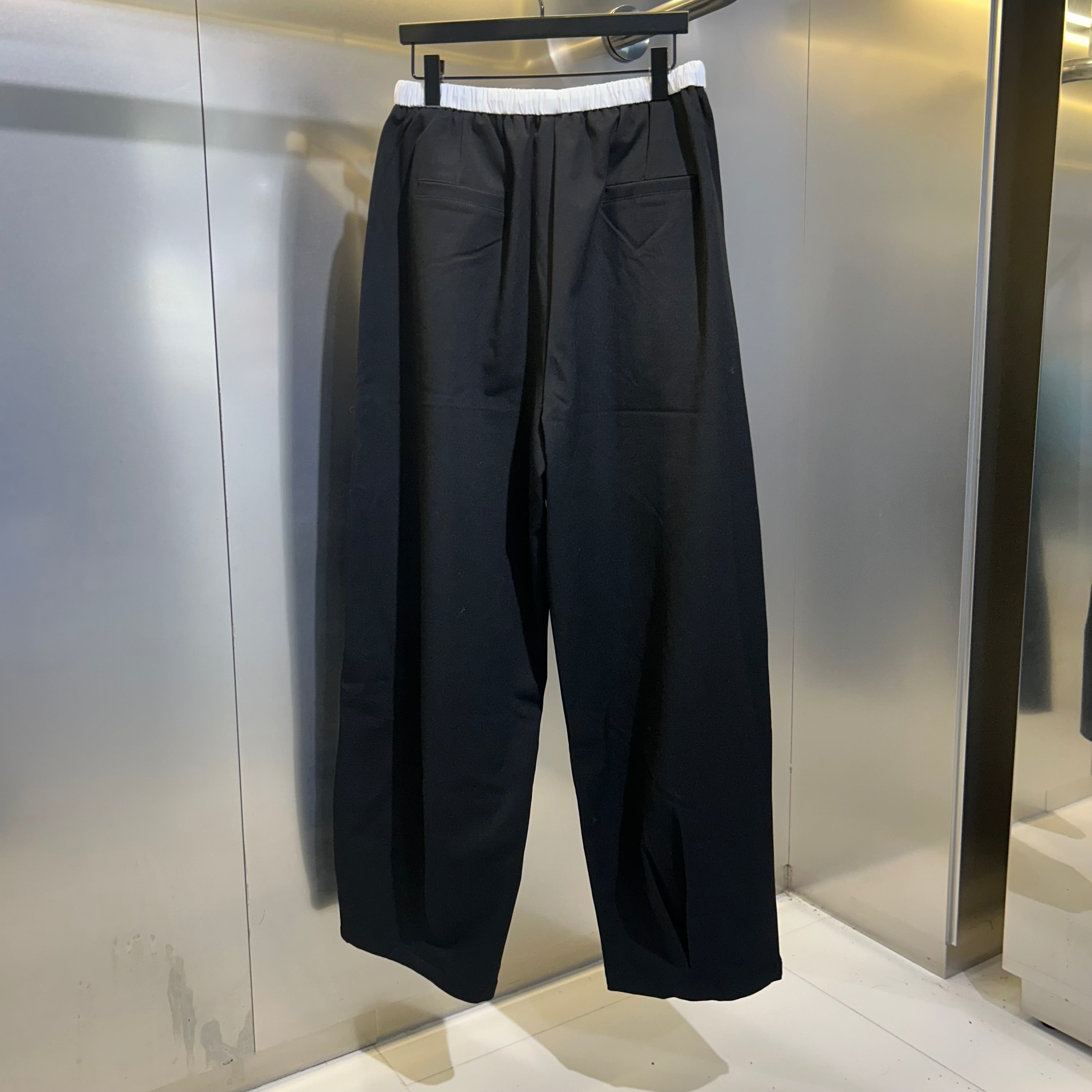 【Rowee】 ウエストバイカラーパンツ ブラック ※10月下旬〜11月上旬頃より順次発送予定