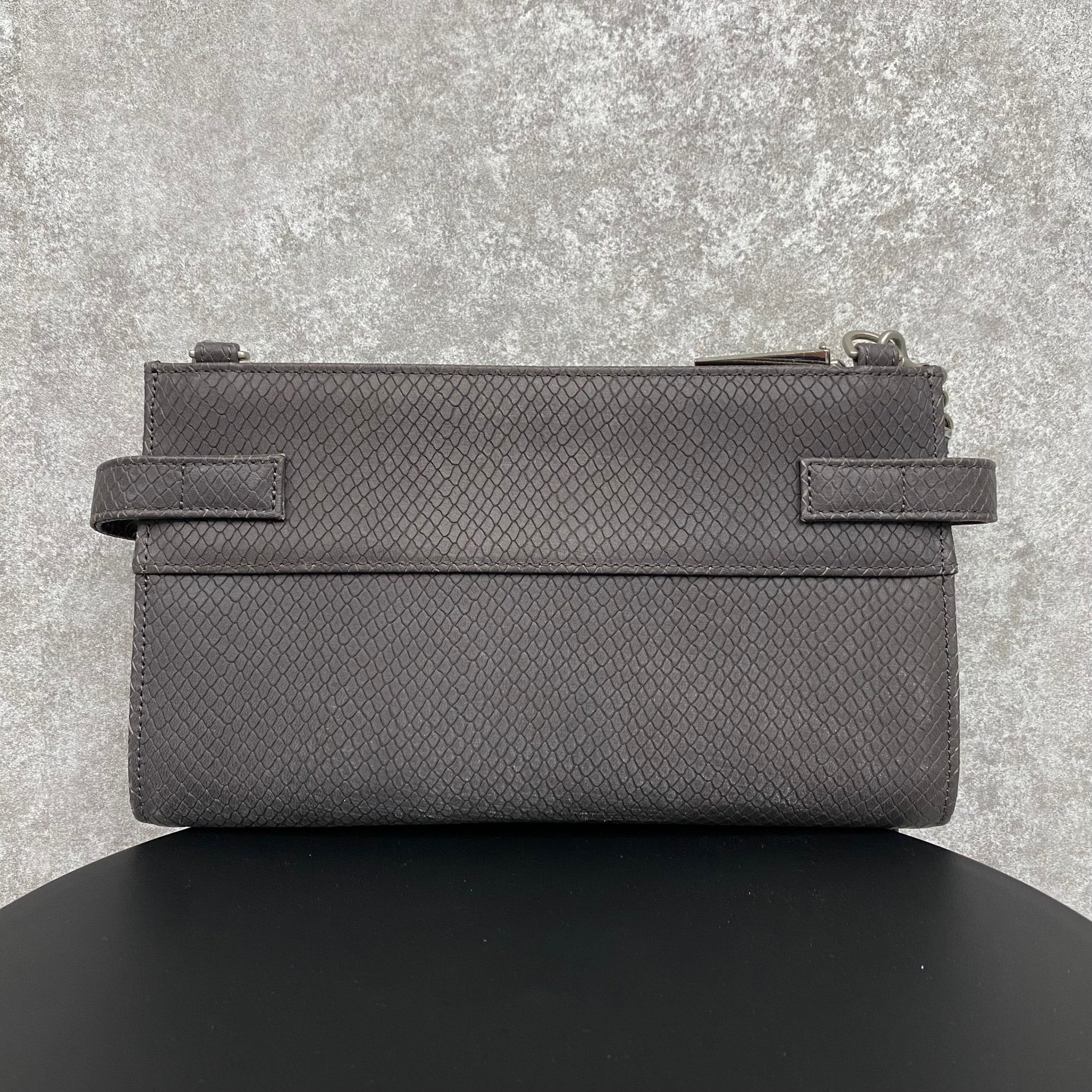 【MUL105-SL-2】レイヤードウォレットショルダー リザード型押し(グレー) シルバーライン(太) ※10/29〜11/2より順次配送