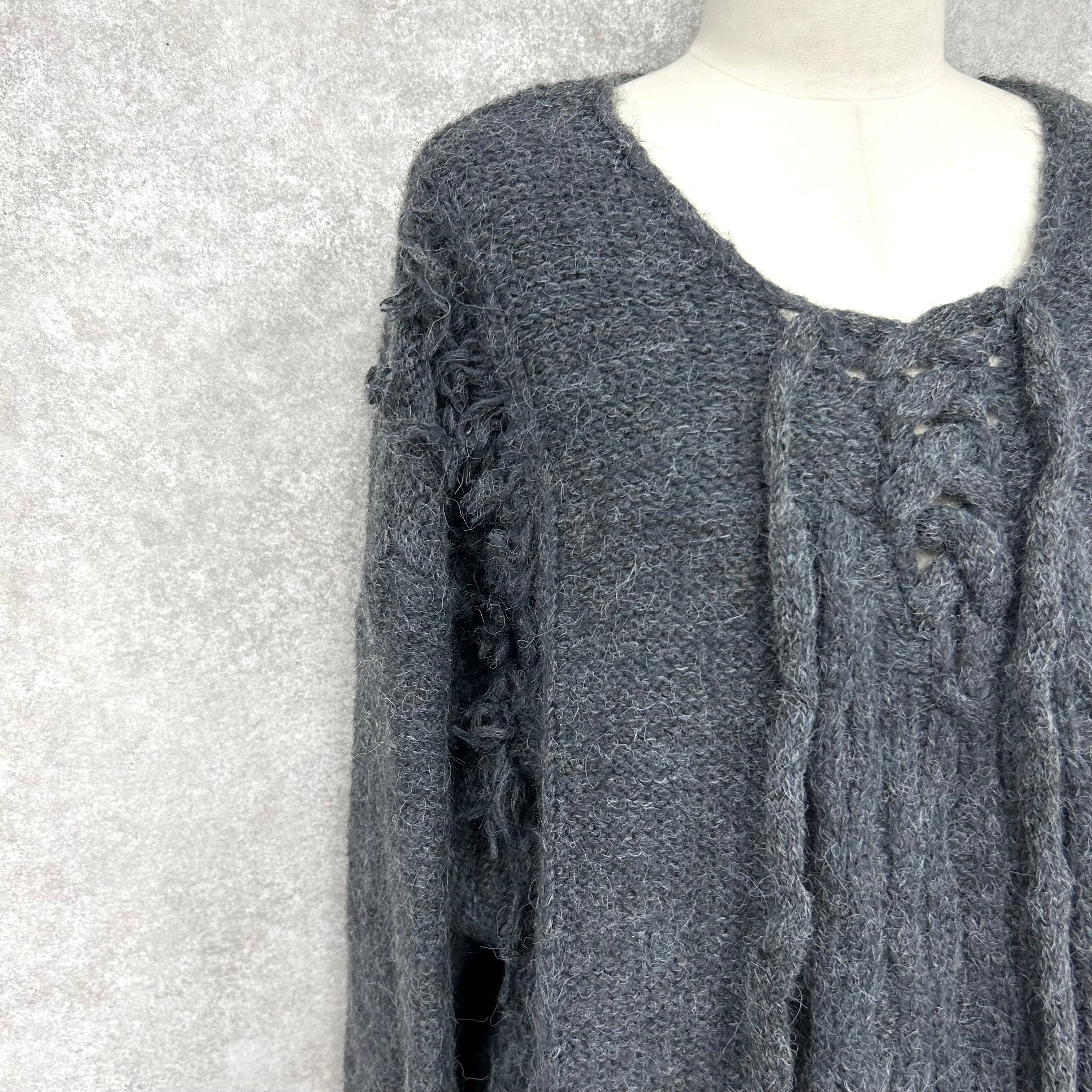 【予約】編み上げフリンジニット チャコール ※11月下旬~12月上旬頃より順次配送予定