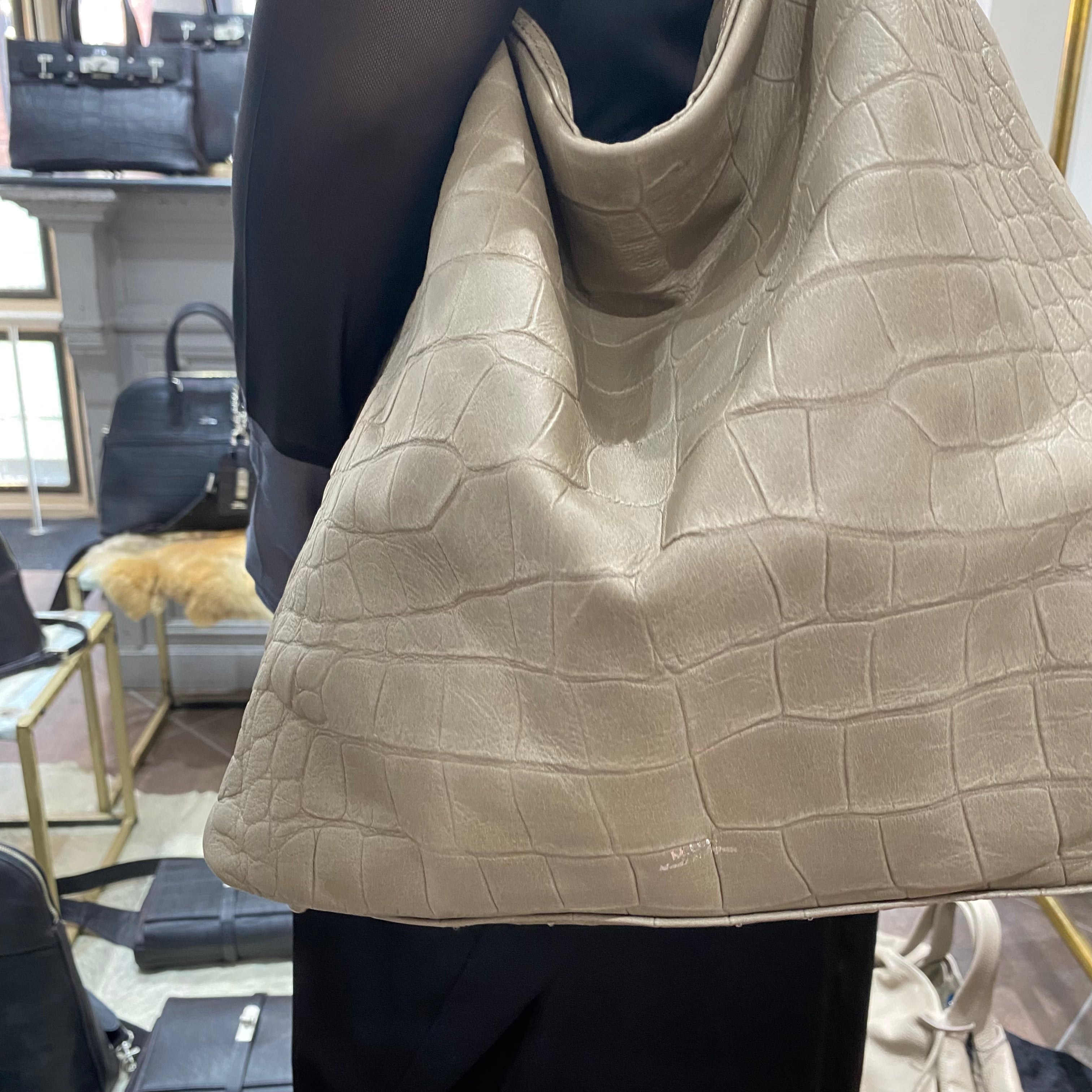 ⚠️予約【M.U.L.】ドロップ 2way クロコダイル型押し -グレージュ- ※R7. 6月末納品予定