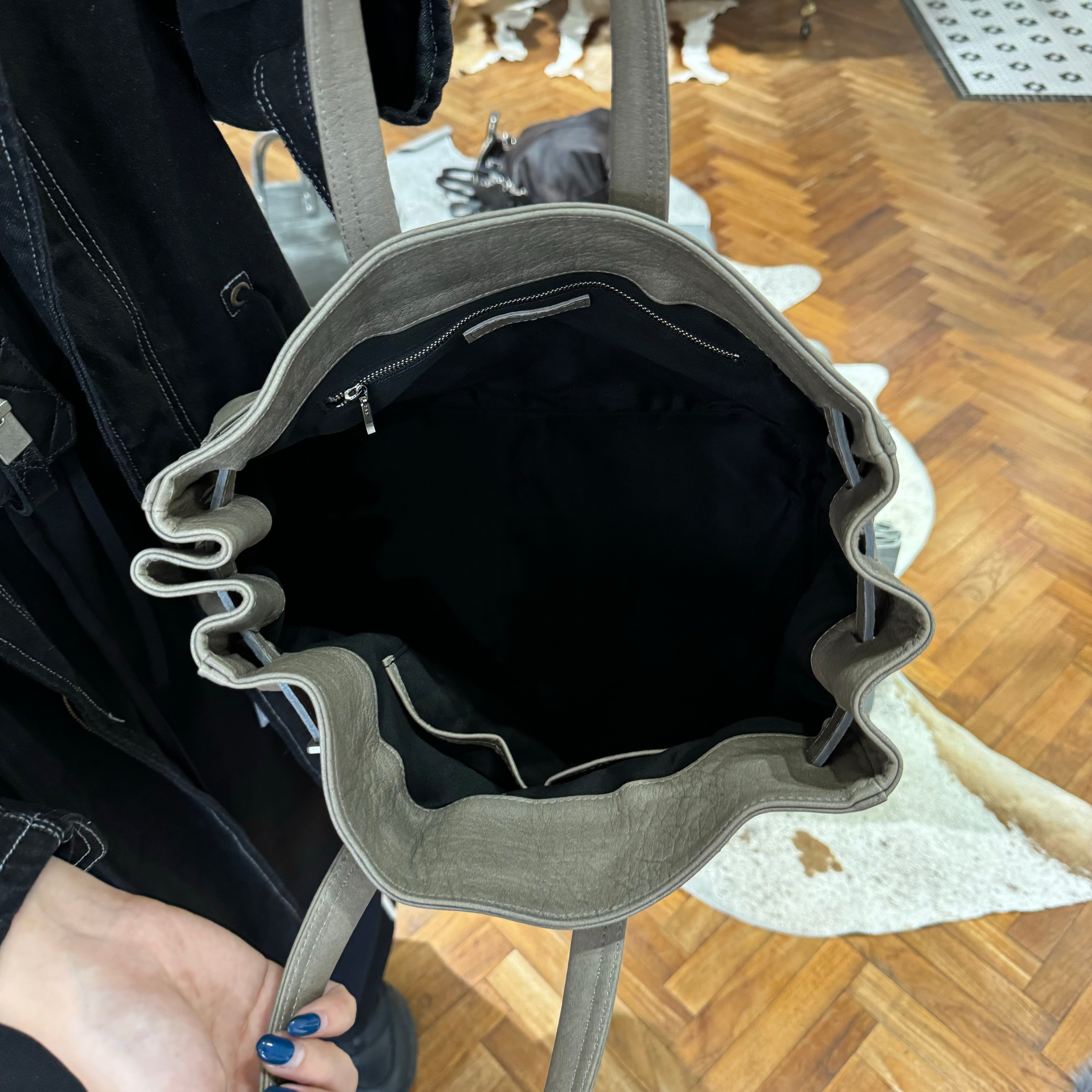 ⚠️予約【M.U.L.】stud seriesトート  -エンボスグレージュ-   ※R7. 6月末納品予定