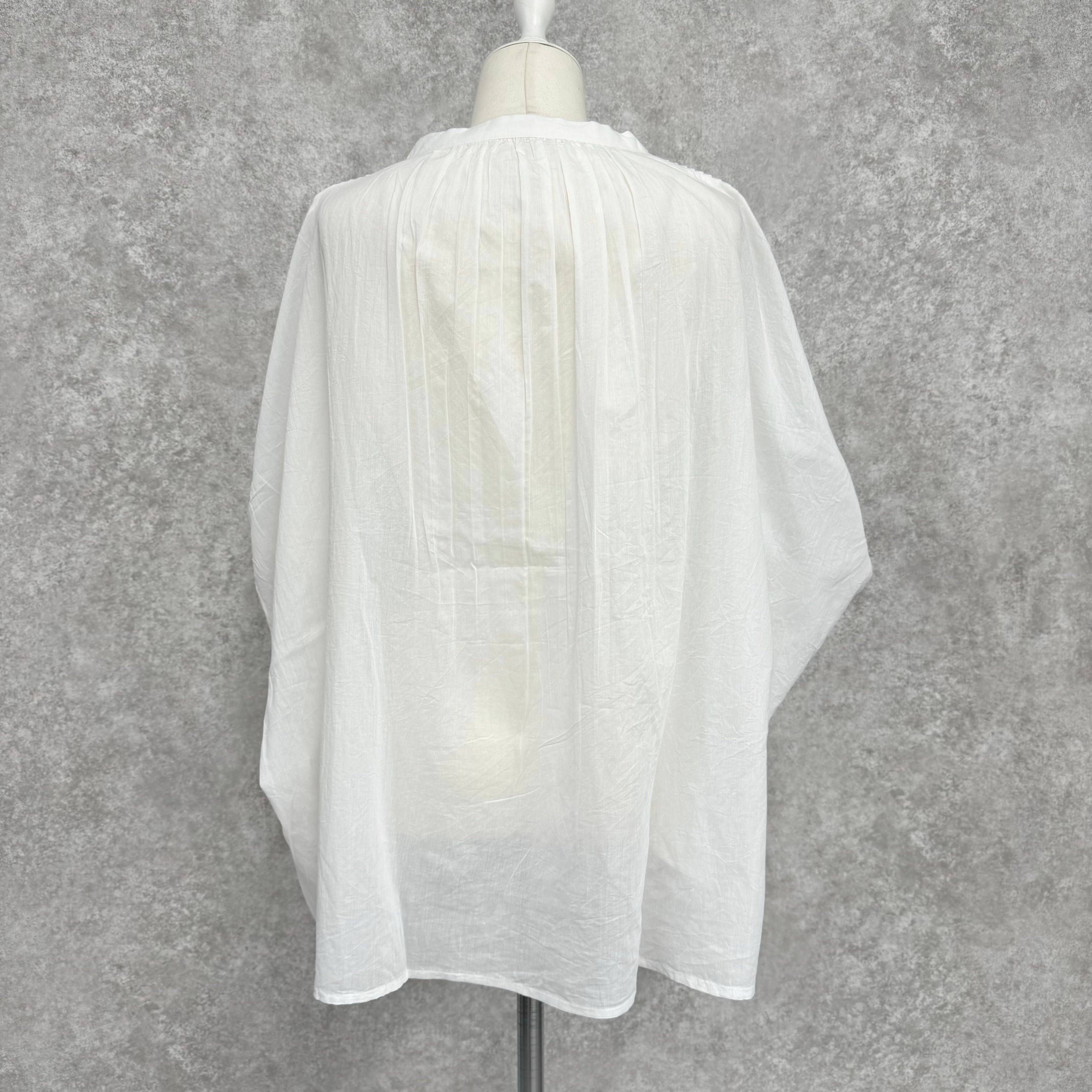 【Teracce  開始5分セール🉐】スラントピンタックブラウス  -オフホワイト- ※8/27-9/2より順次発送予定