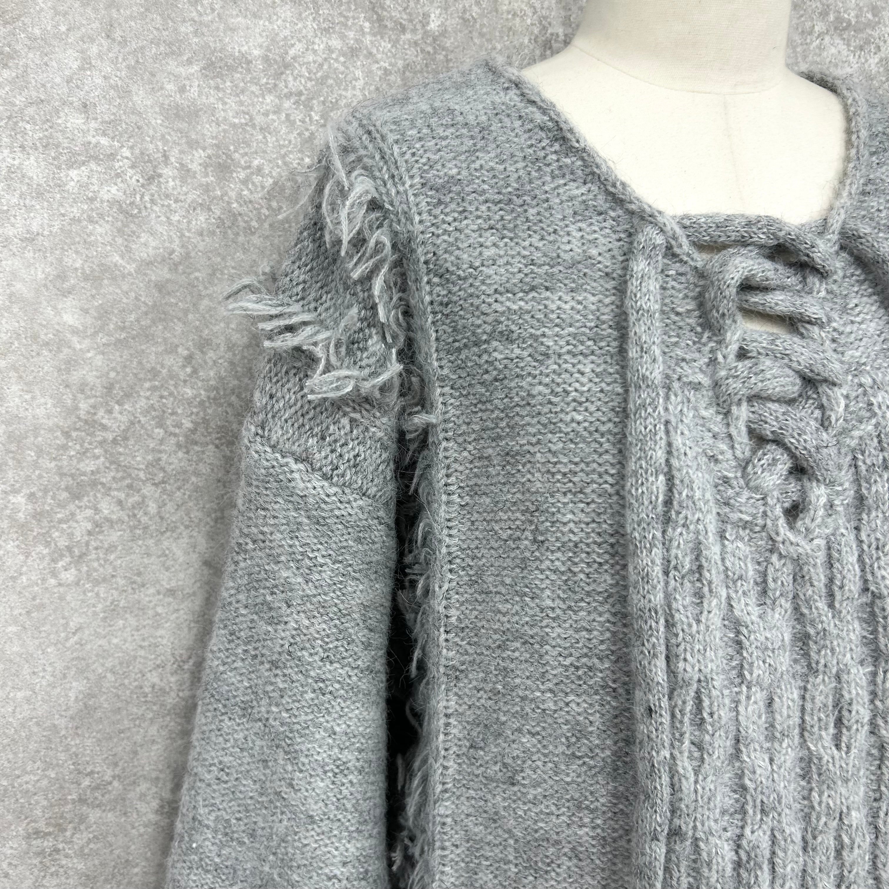 【予約】編み上げフリンジニット グレー ※11月下旬~12月上旬頃より順次配送予定