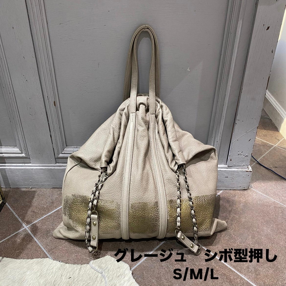 ⚠️予約【M.U.L.】トラストート シボ型押し/ゴールドライン/マットゴールドチェーン -グレージュ- ※R7. 6月末納品予定