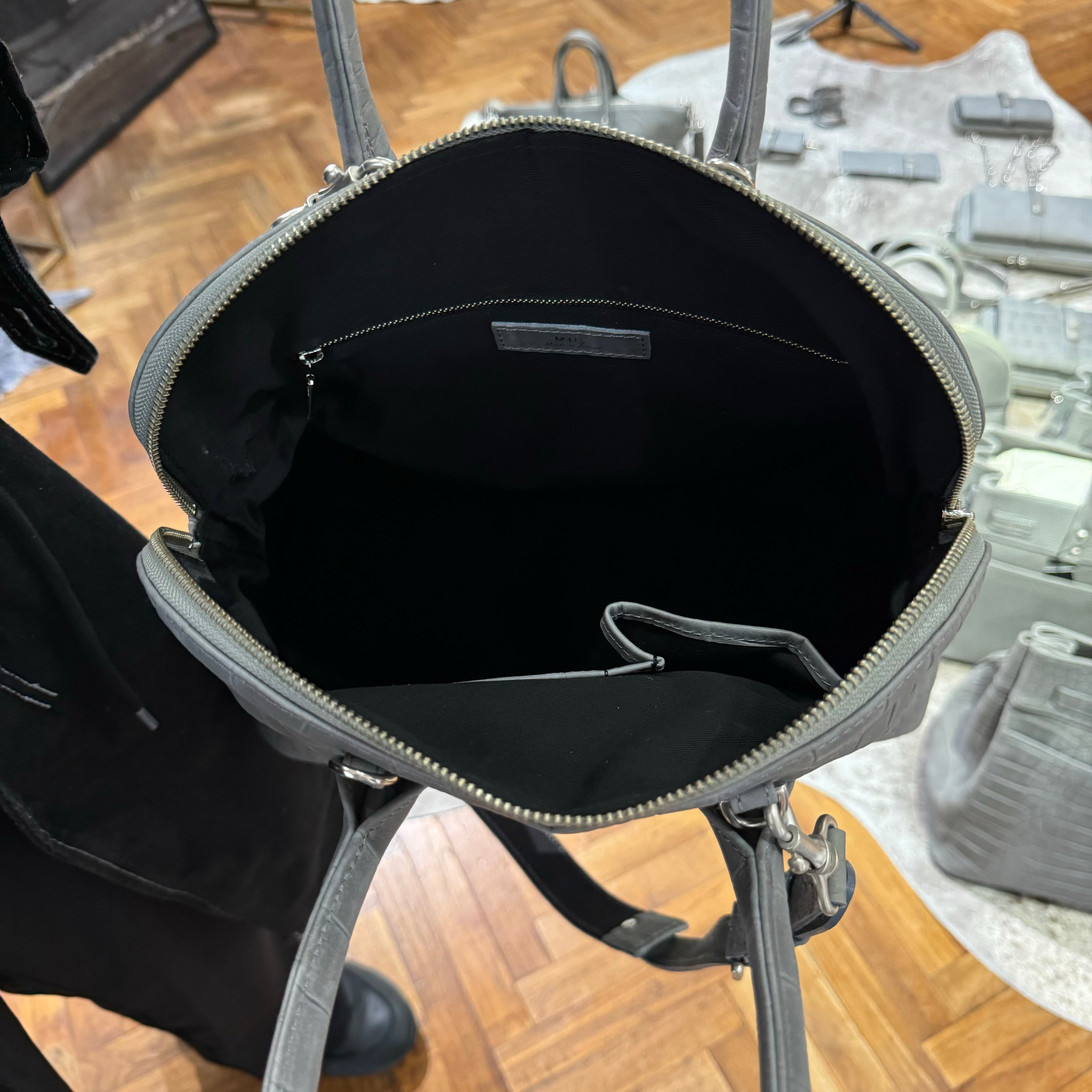 ⚠️予約【M.U.L.】ラウンドトート クロコダイル型押し -アイスグレー- ※R7. 6月末納品予定