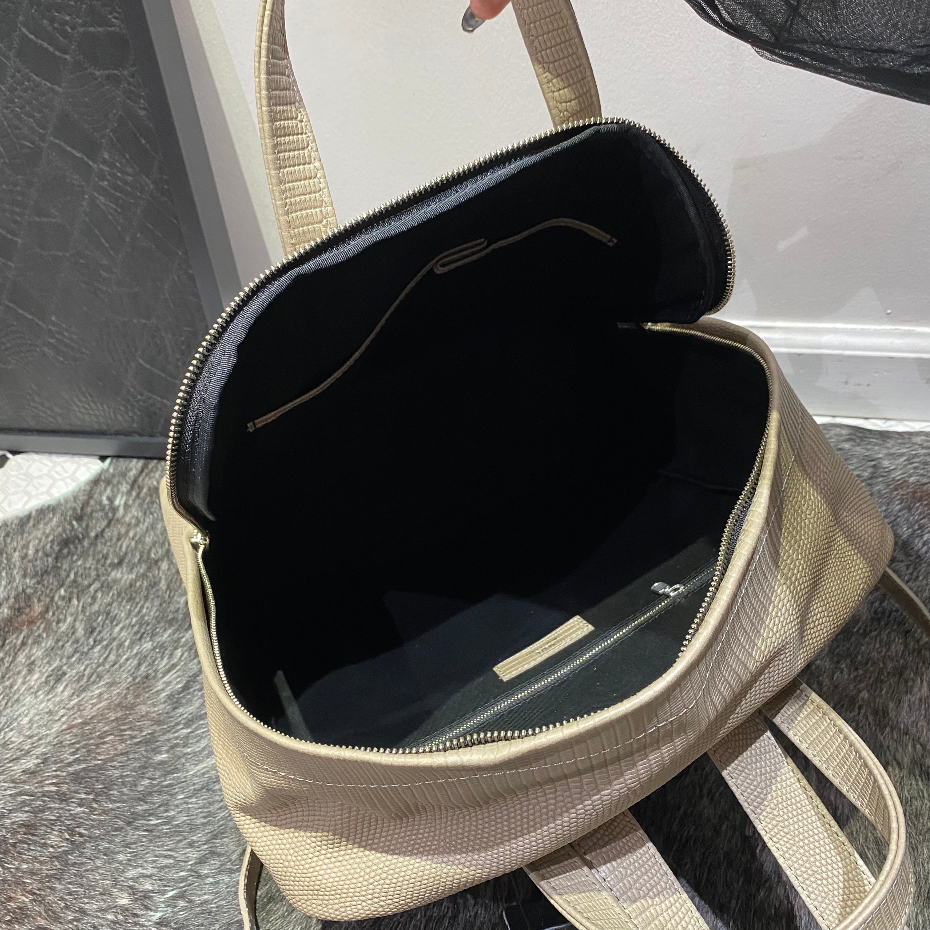 ⚠️予約【M.U.L.】ミニマルバックパック -グレージュ- ※R7. 6月末納品予定