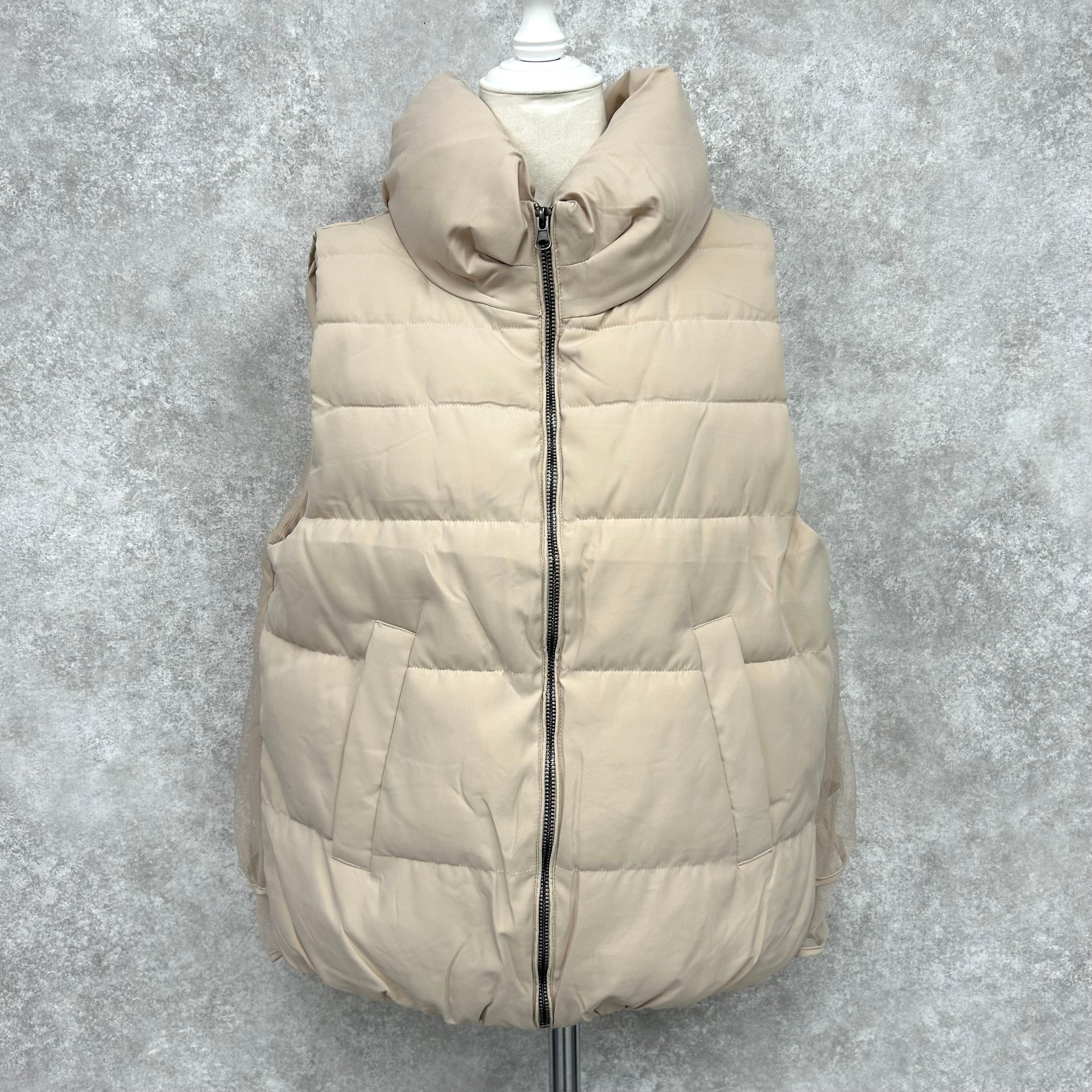 バックフリル中綿ダウンベスト -ベージュ- ※10/29~11/4頃より順次発送予定