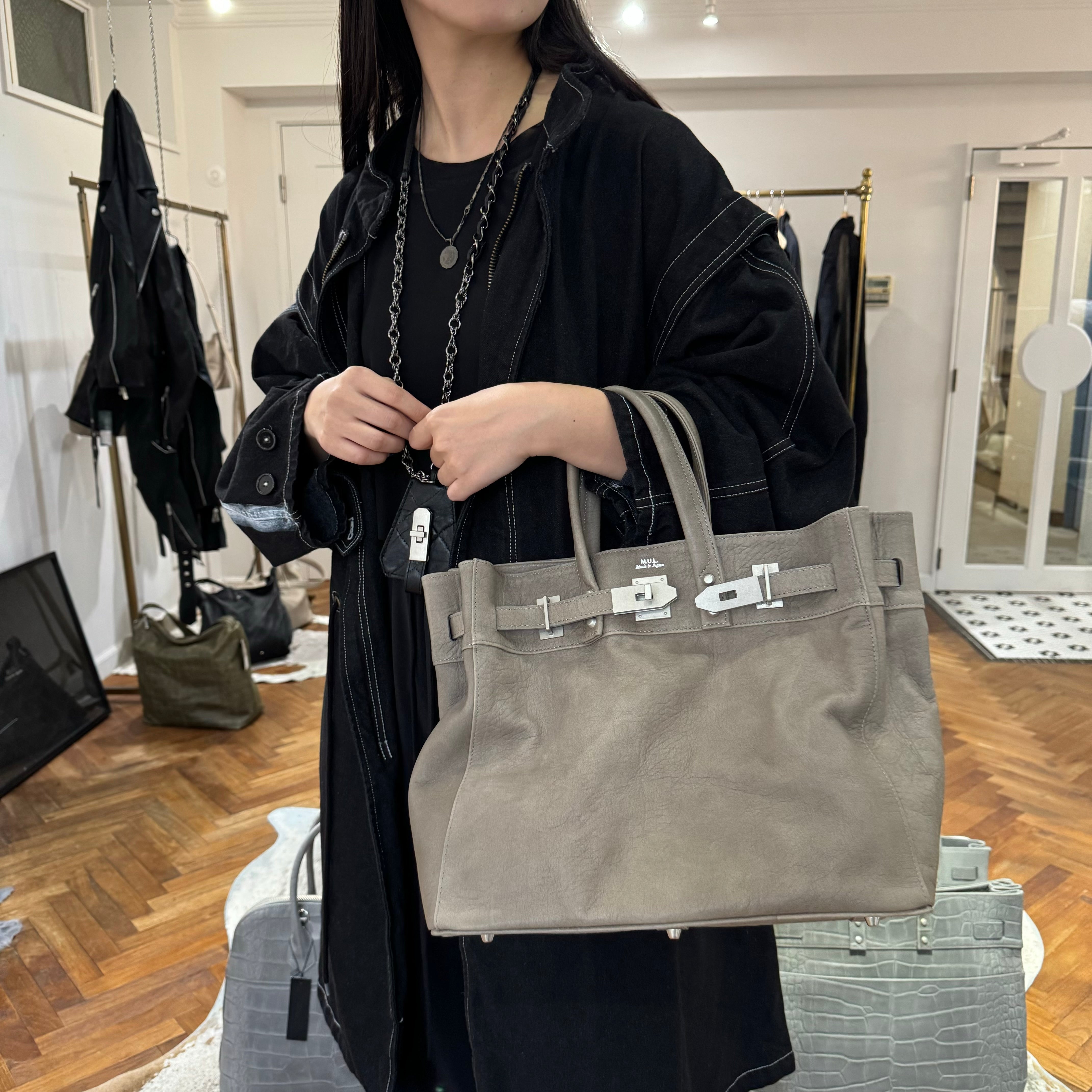 ⚠️予約【M.U.L.】stud seriesトート  -エンボスグレージュ-   ※R7. 6月末納品予定