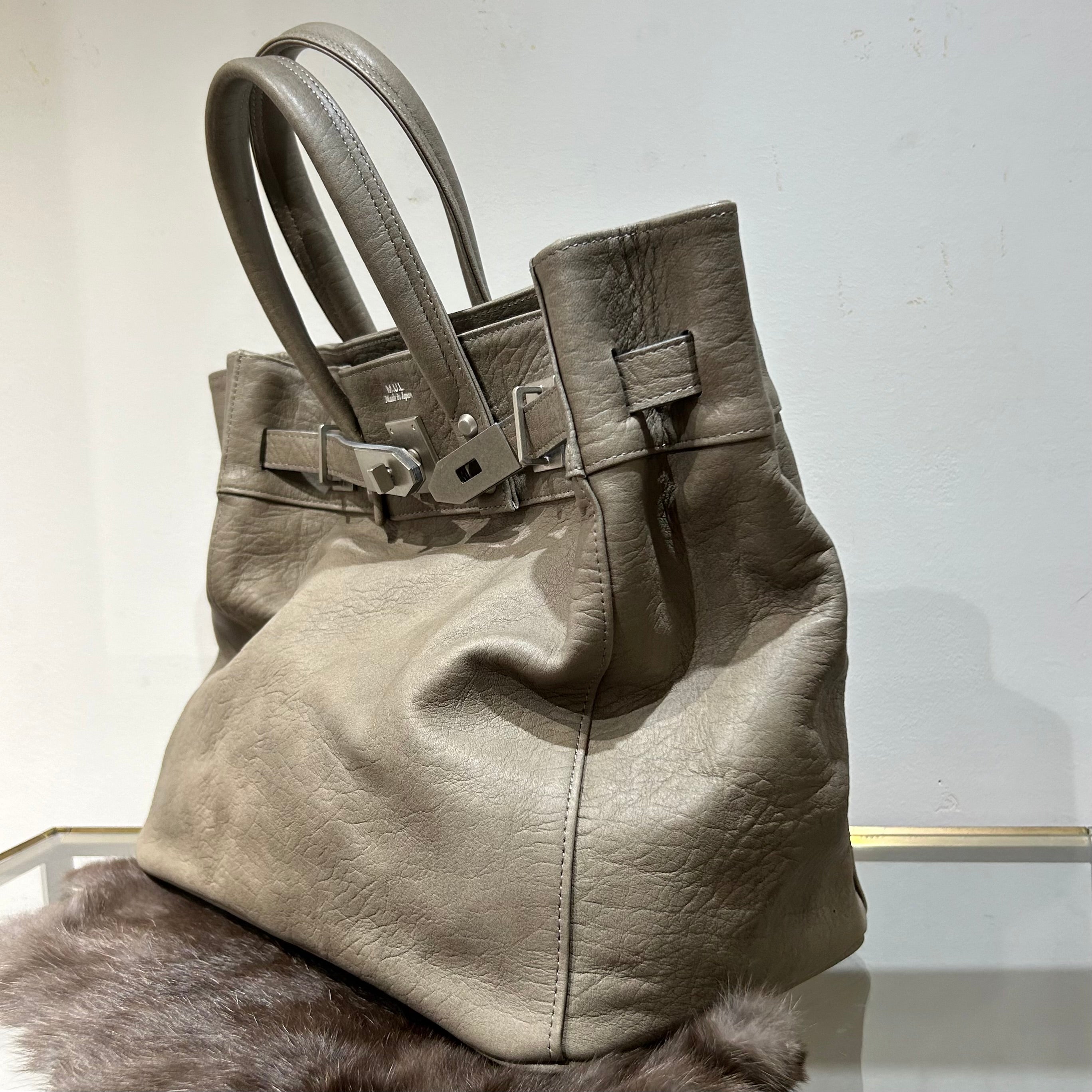 ⚠️予約【M.U.L.】stud seriesトート  -エンボスグレージュ-   ※R7. 6月末納品予定