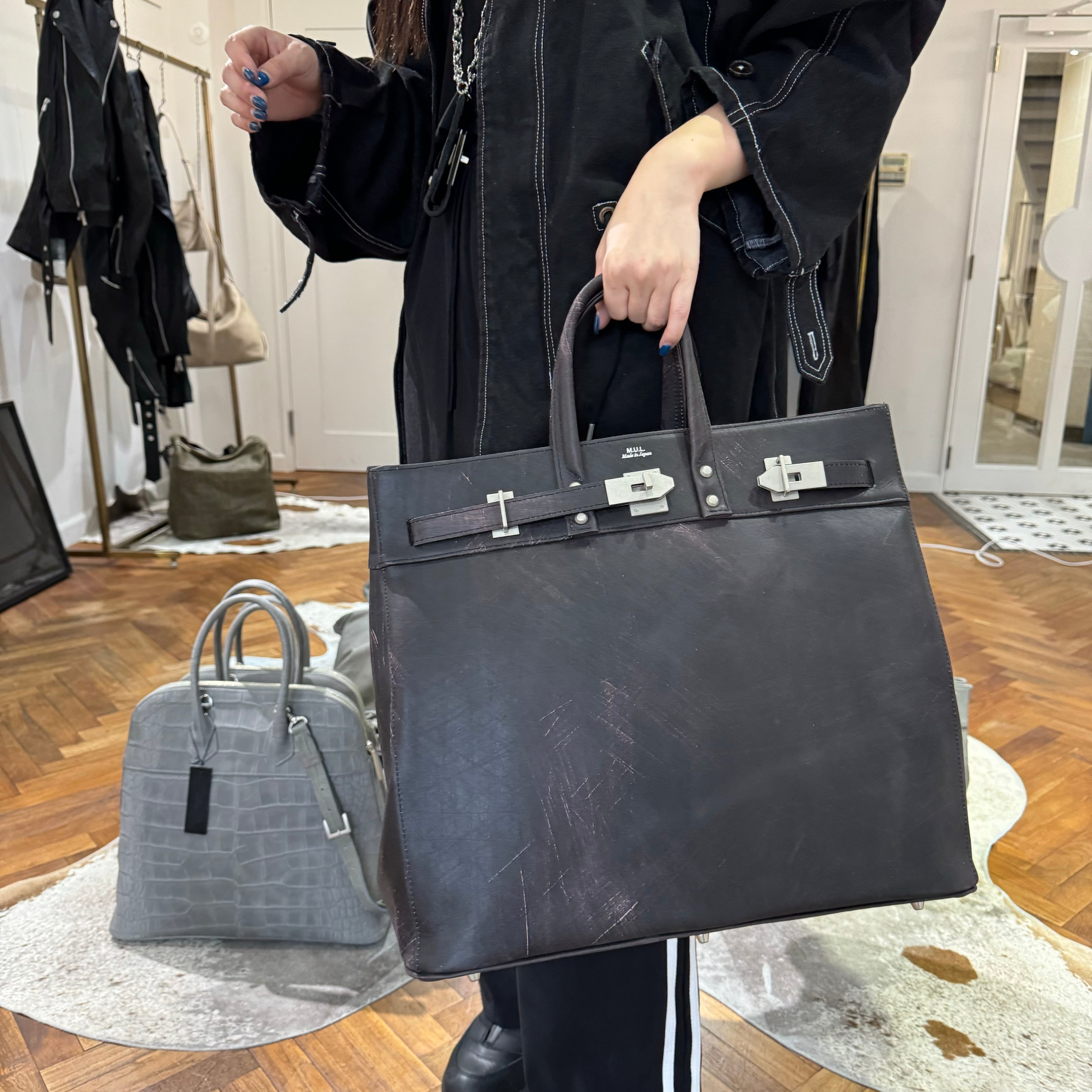 ⚠️予約【M.U.L.】stud seriesトート スクラッチ型押し  - vintage ブラック-  ※R7. 6月末納品予定